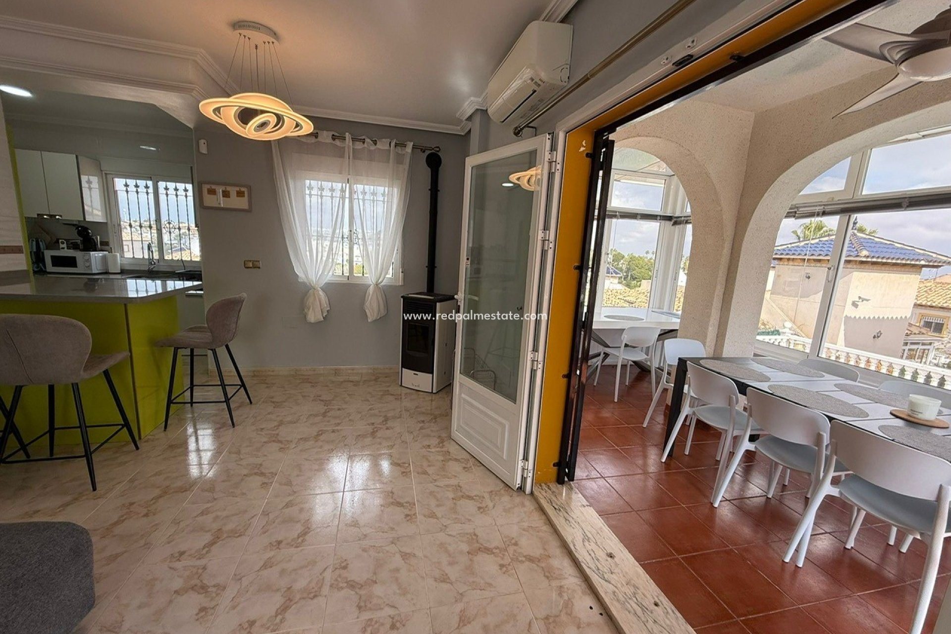 Återförsäljning - Villa -
Orihuela Costa