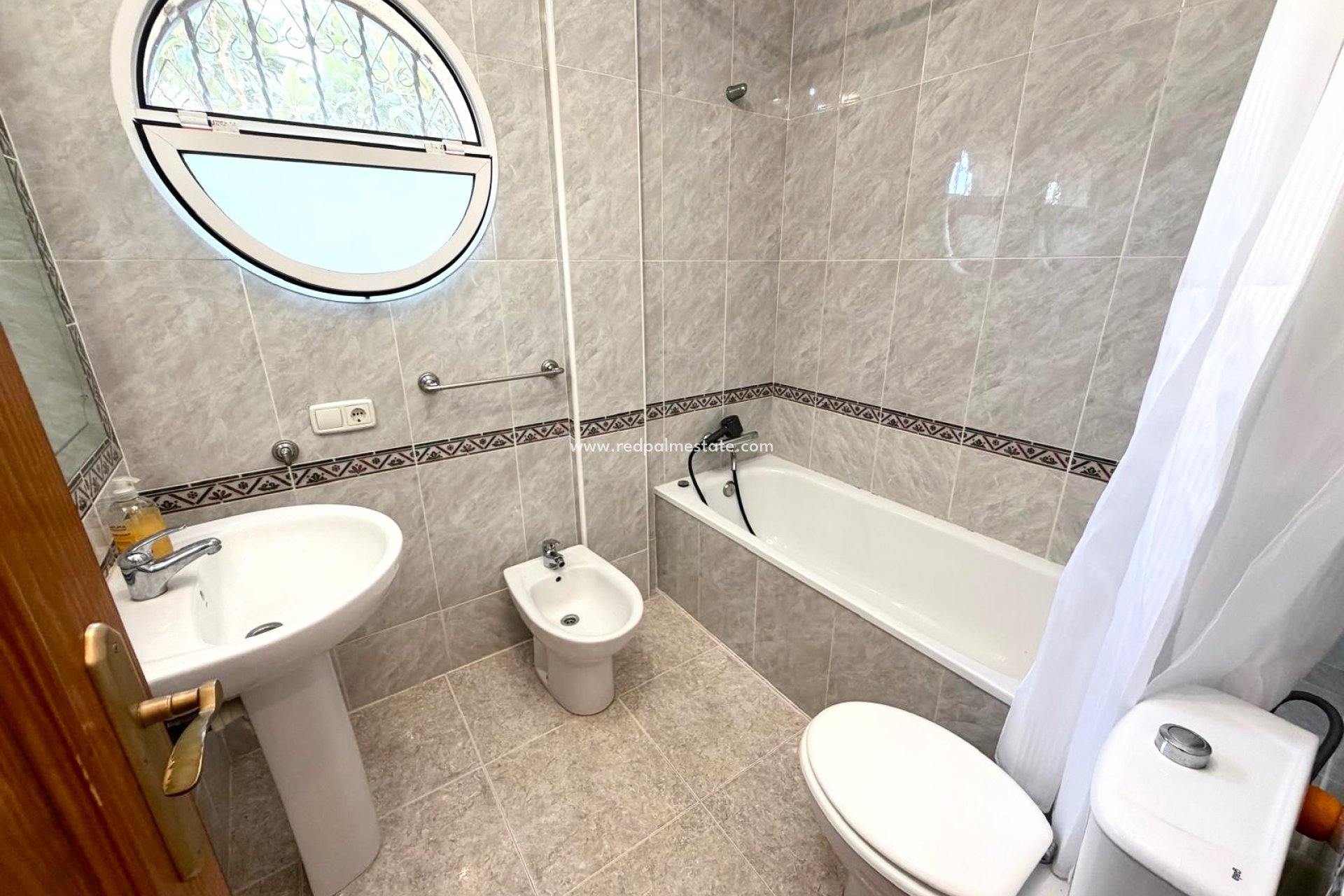 Återförsäljning - Villa -
Orihuela Costa