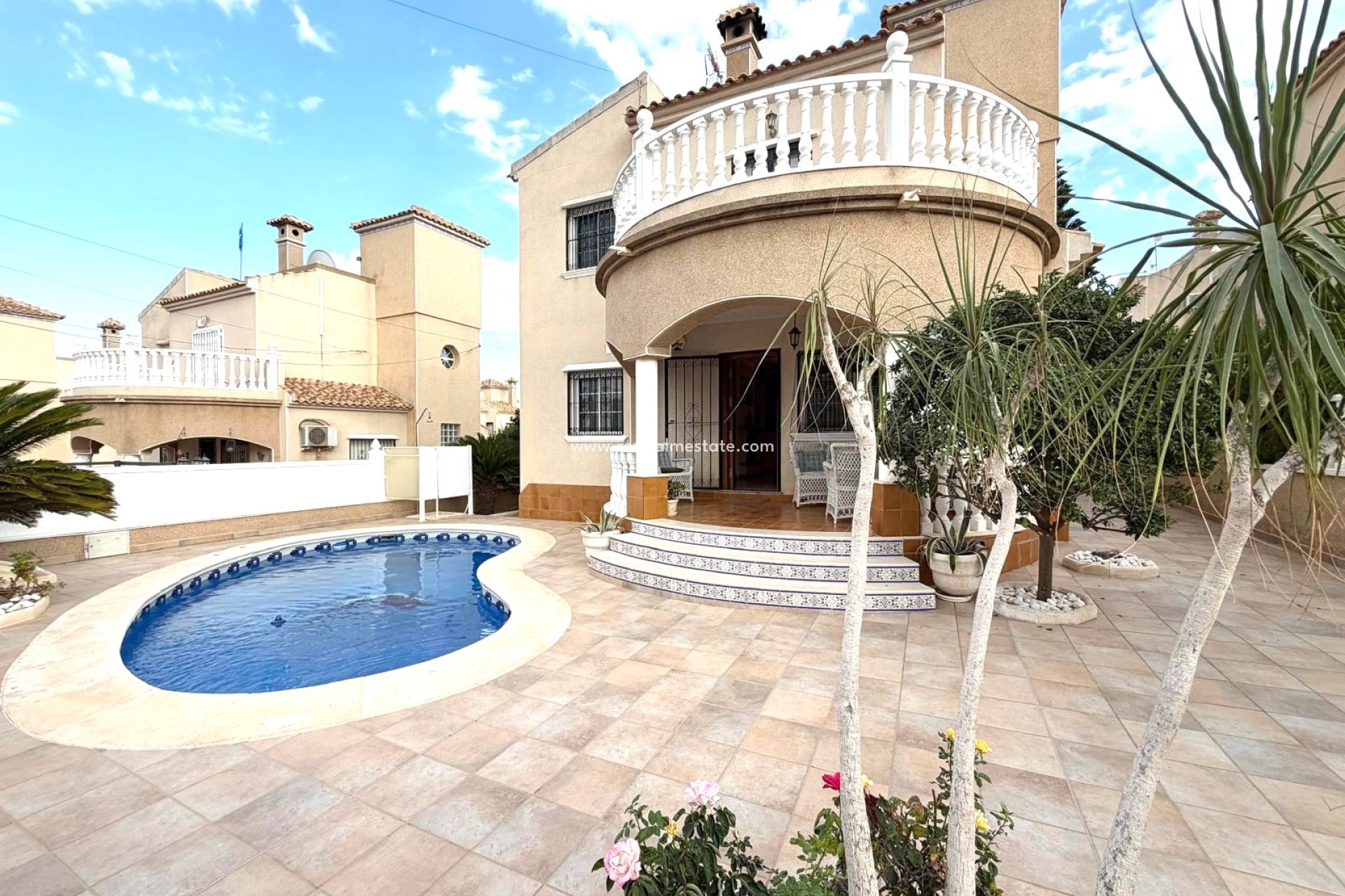 Återförsäljning - Villa -
Orihuela Costa