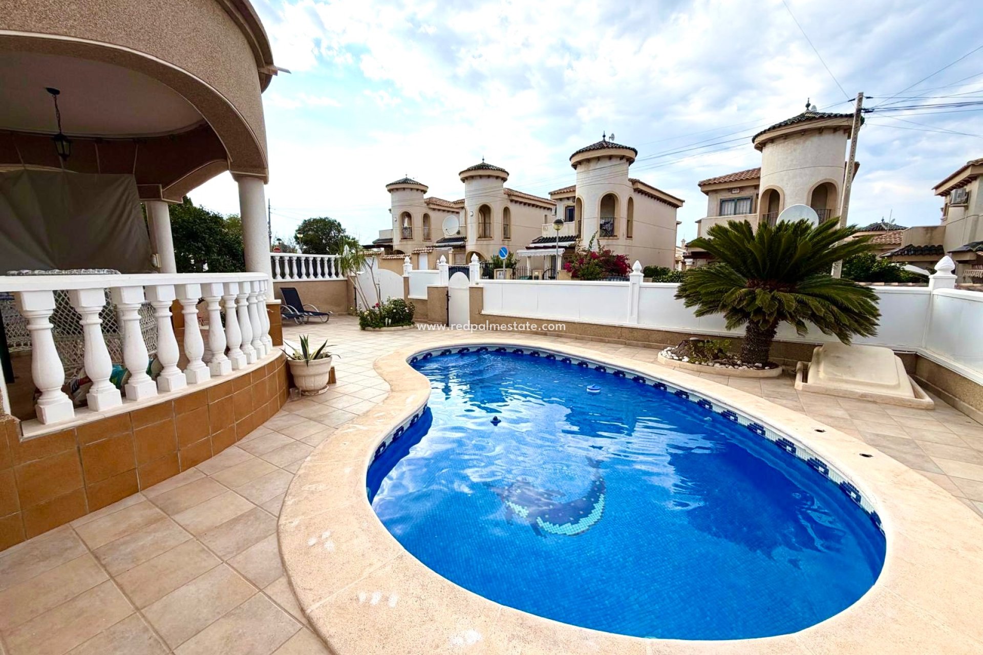 Återförsäljning - Villa -
Orihuela Costa