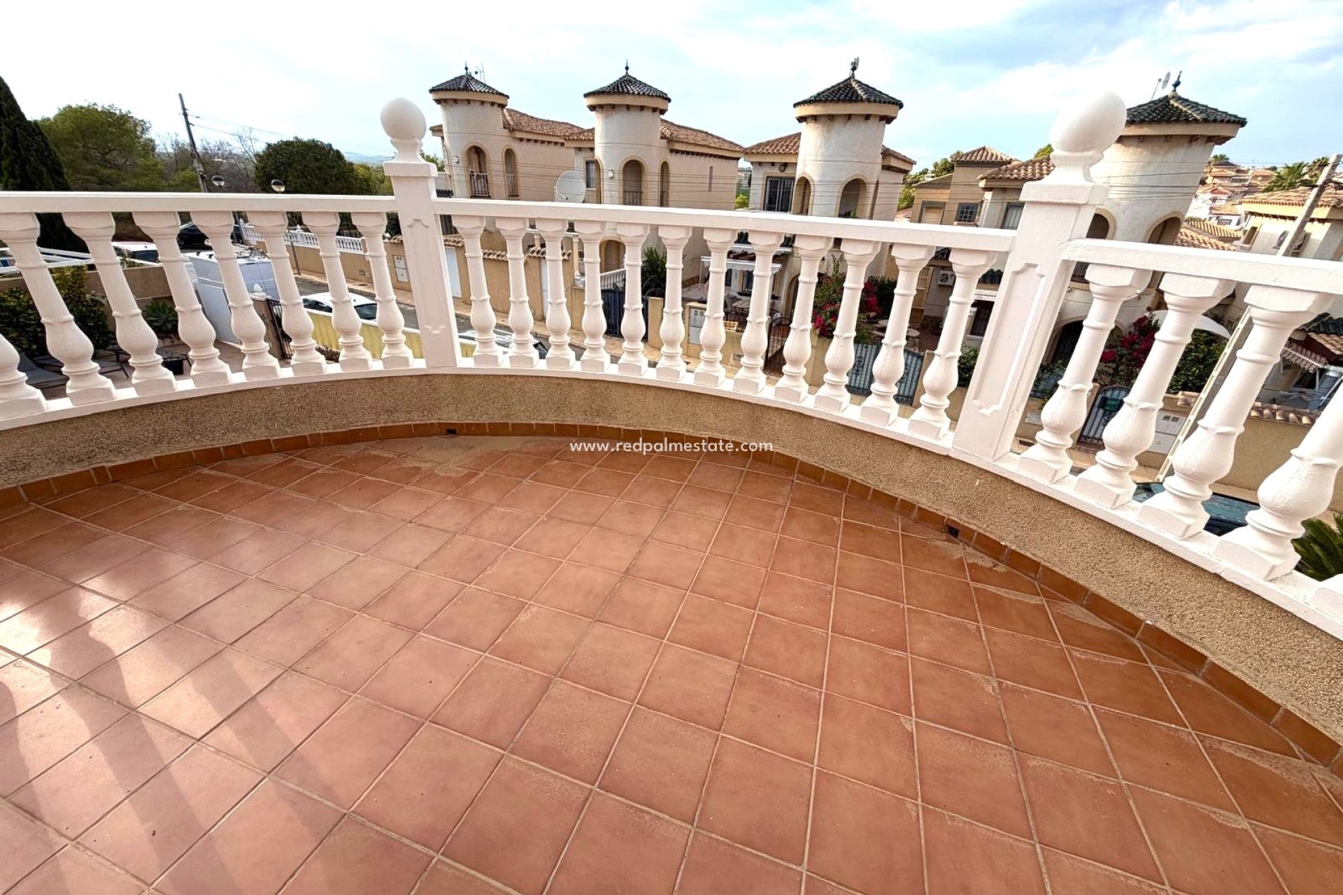 Återförsäljning - Villa -
Orihuela Costa