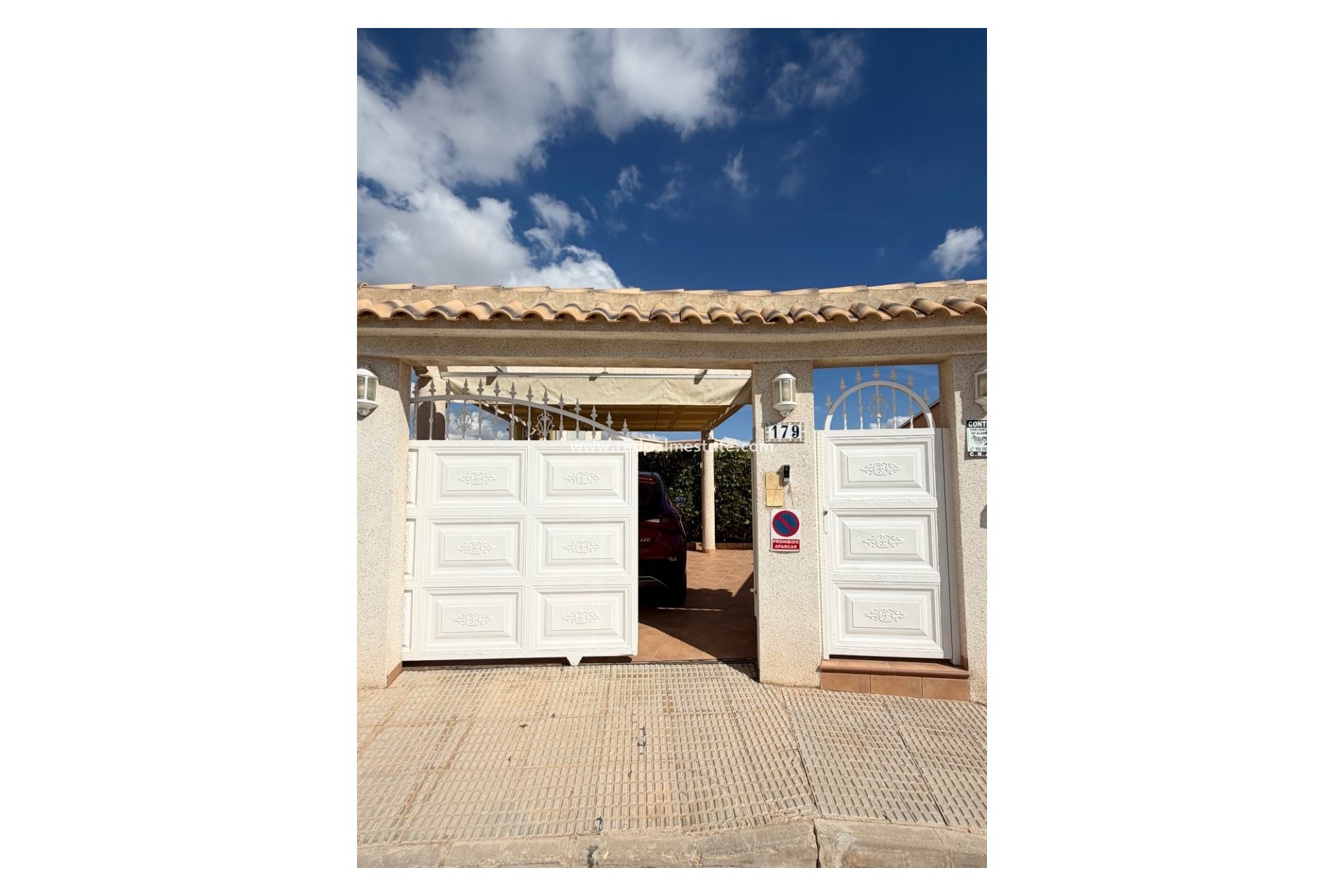Återförsäljning - Villa -
Orihuela Costa