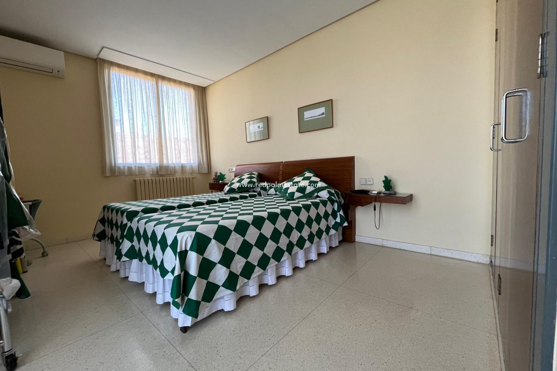 Återförsäljning - Villa -
Orihuela Costa