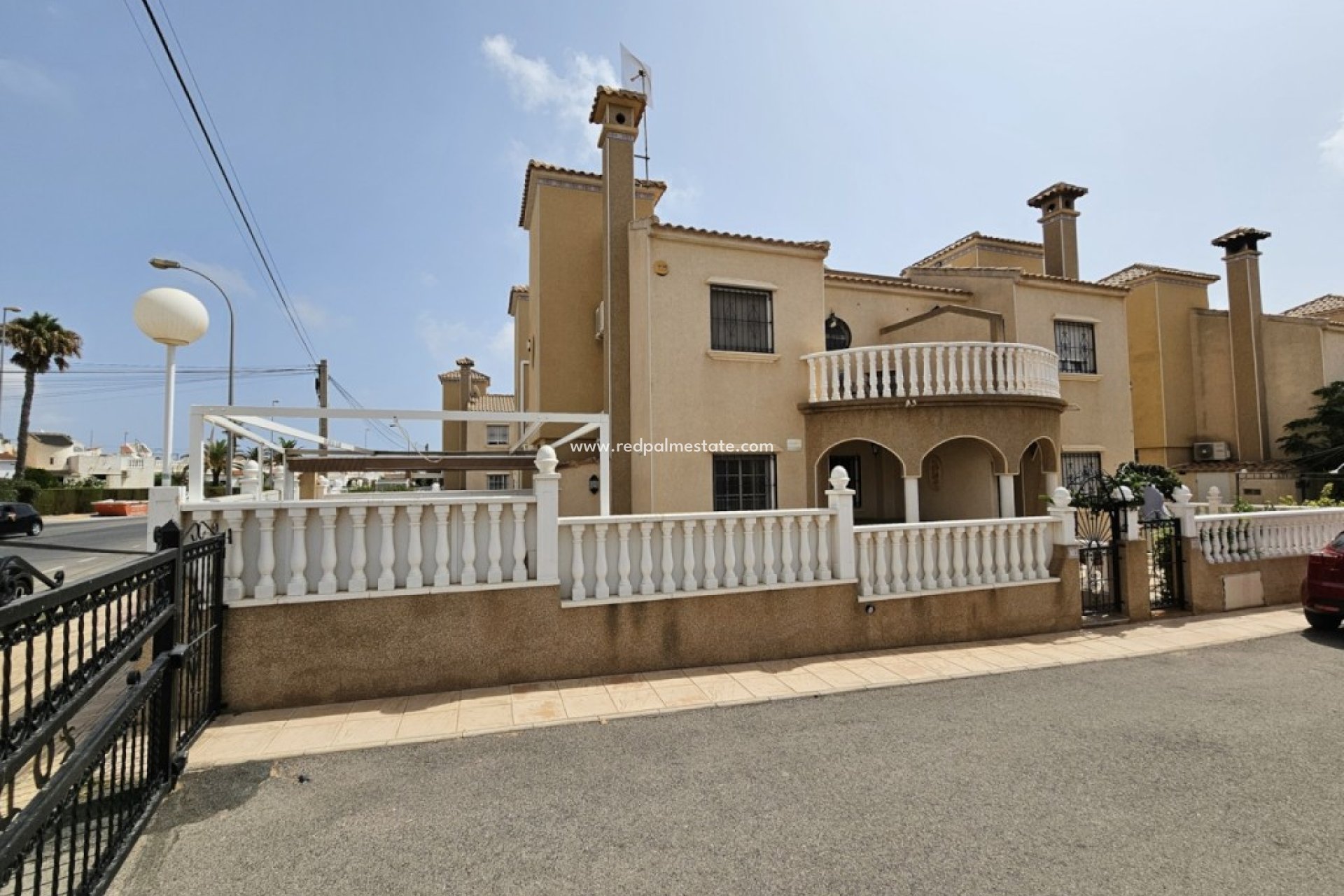 Återförsäljning - Villa -
Orihuela Costa