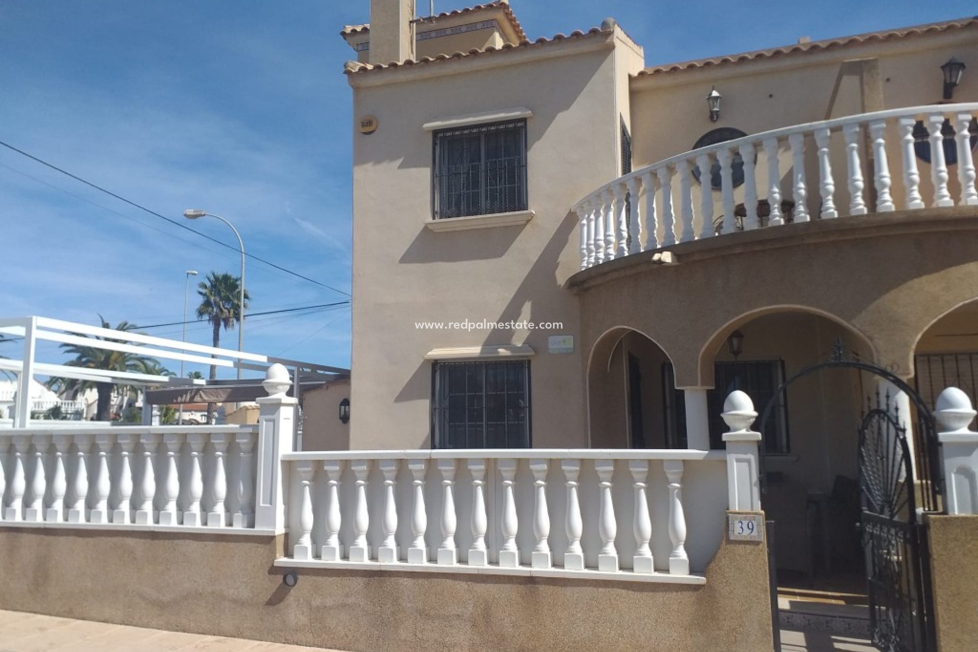 Återförsäljning - Villa -
Orihuela Costa