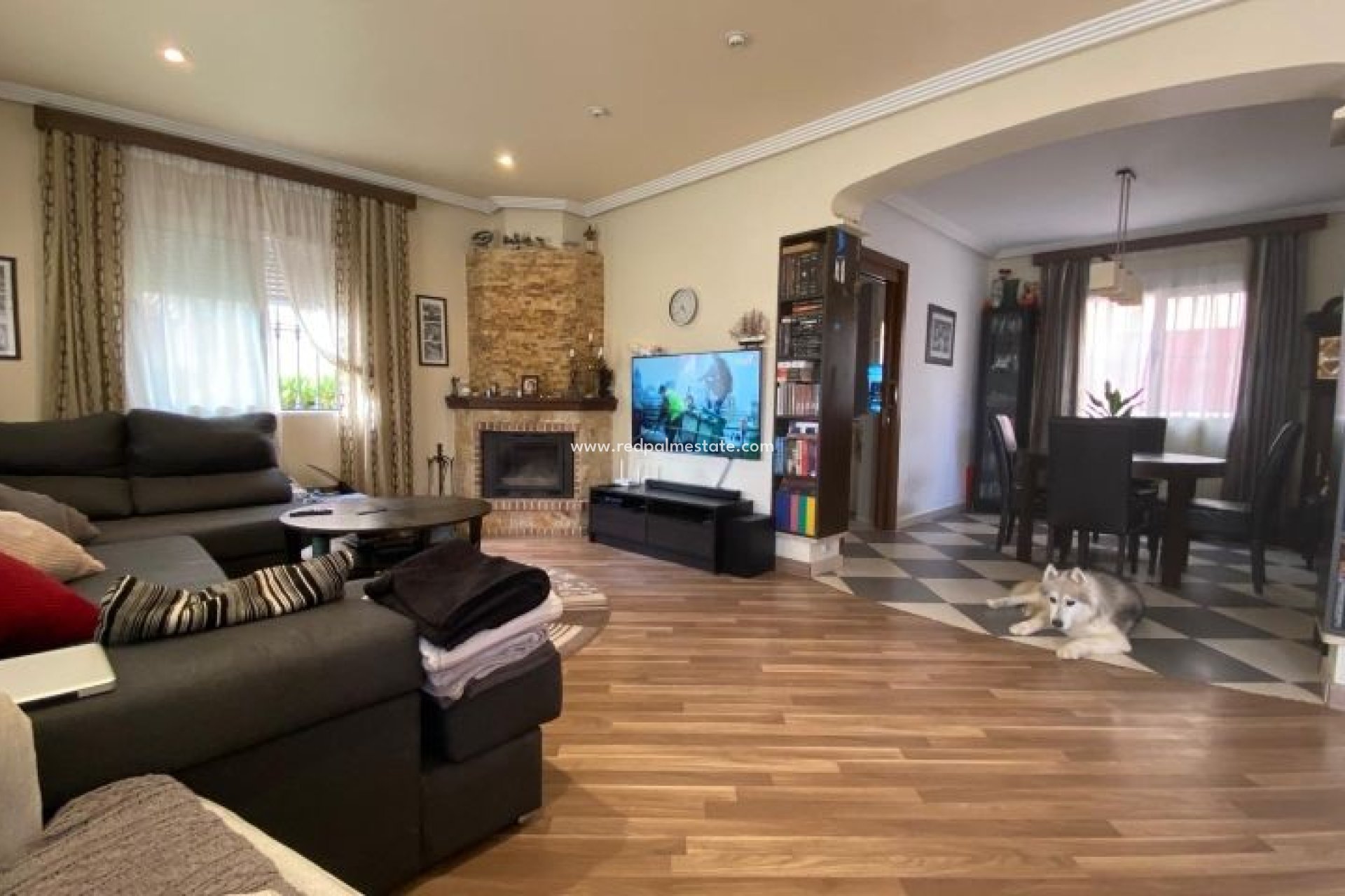 Återförsäljning - Villa -
Orihuela Costa