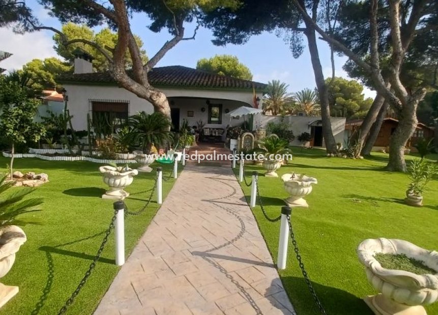 Återförsäljning - Villa -
Orihuela Costa