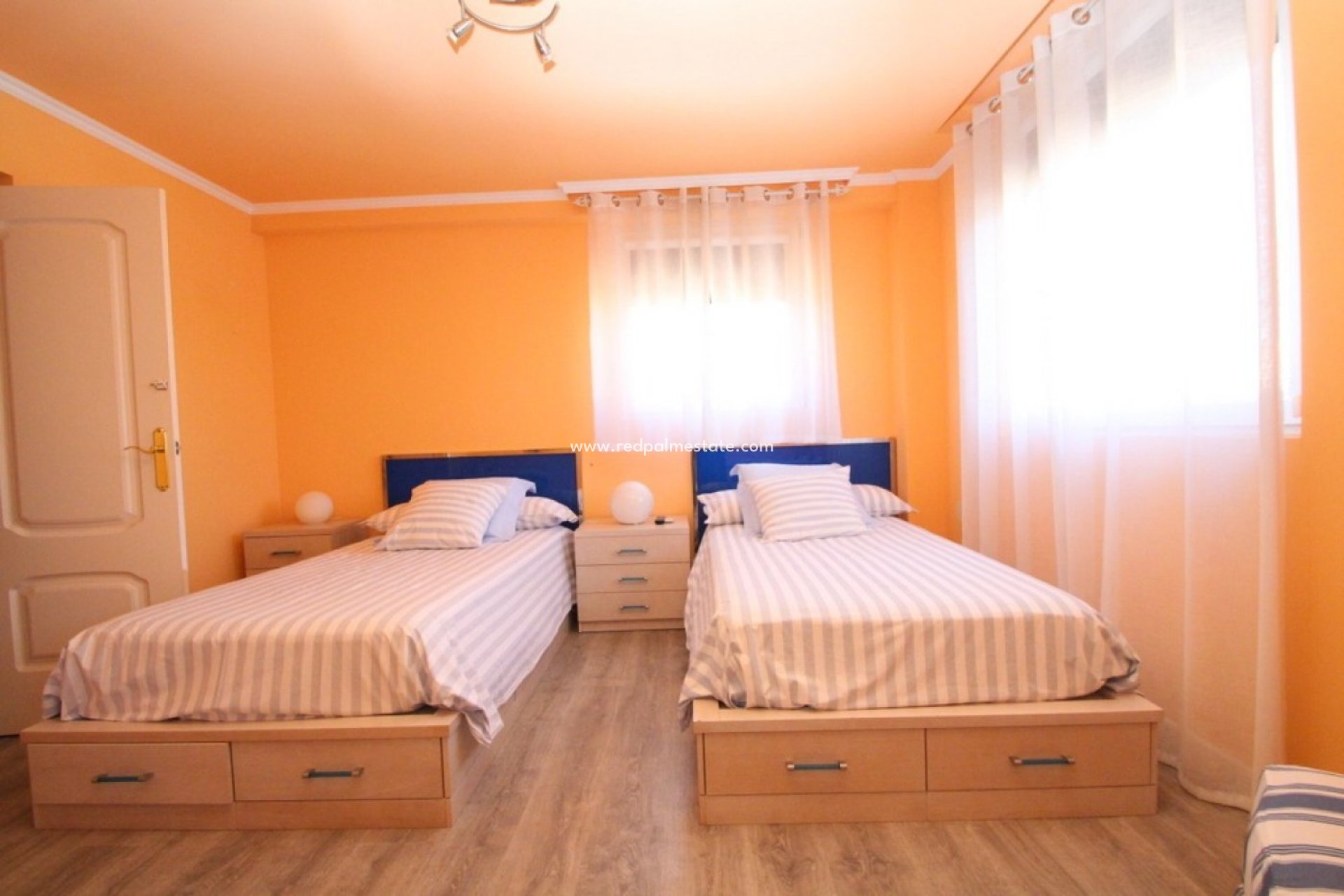 Återförsäljning - Villa -
Orihuela Costa