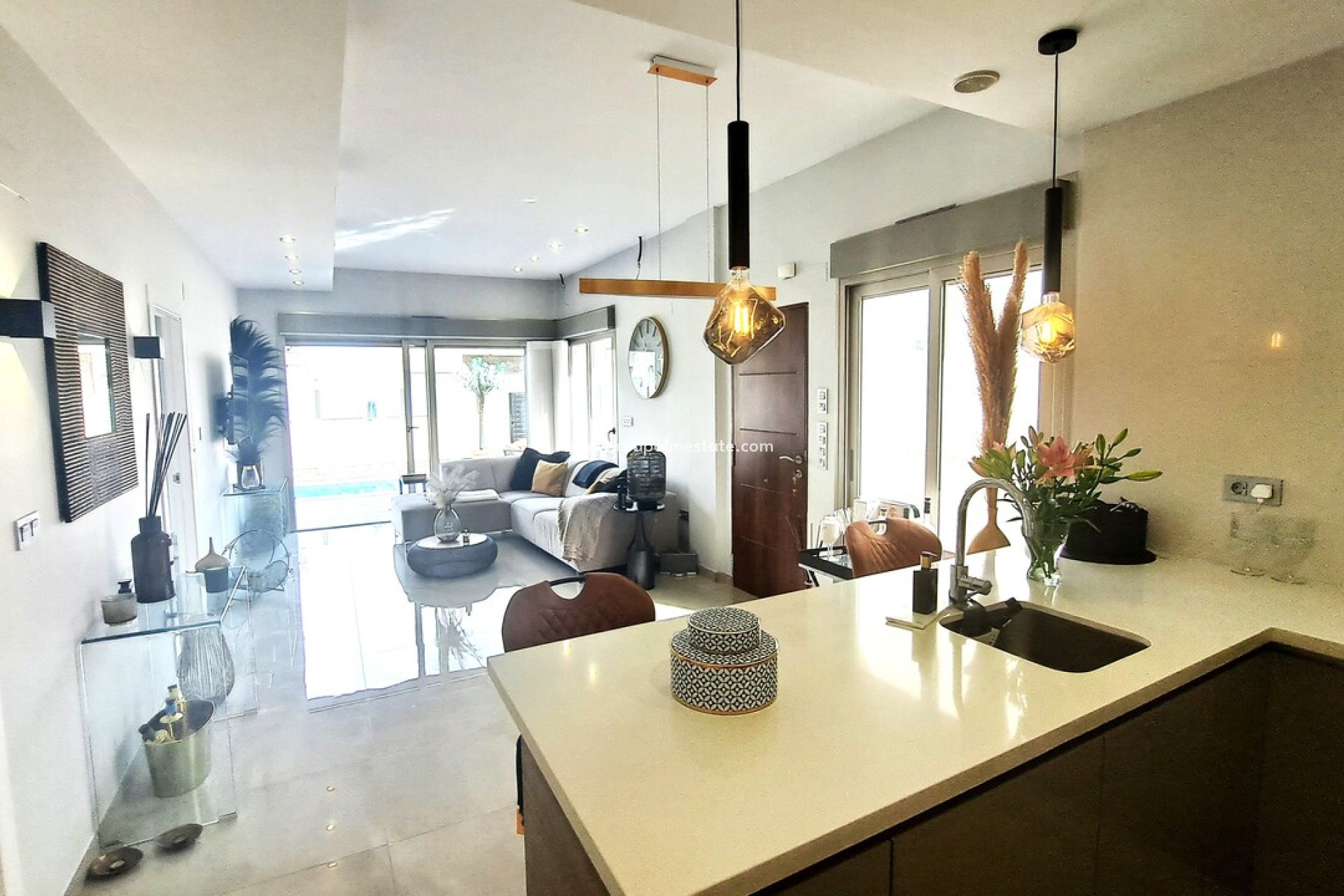 Återförsäljning - Villa -
Orihuela Costa