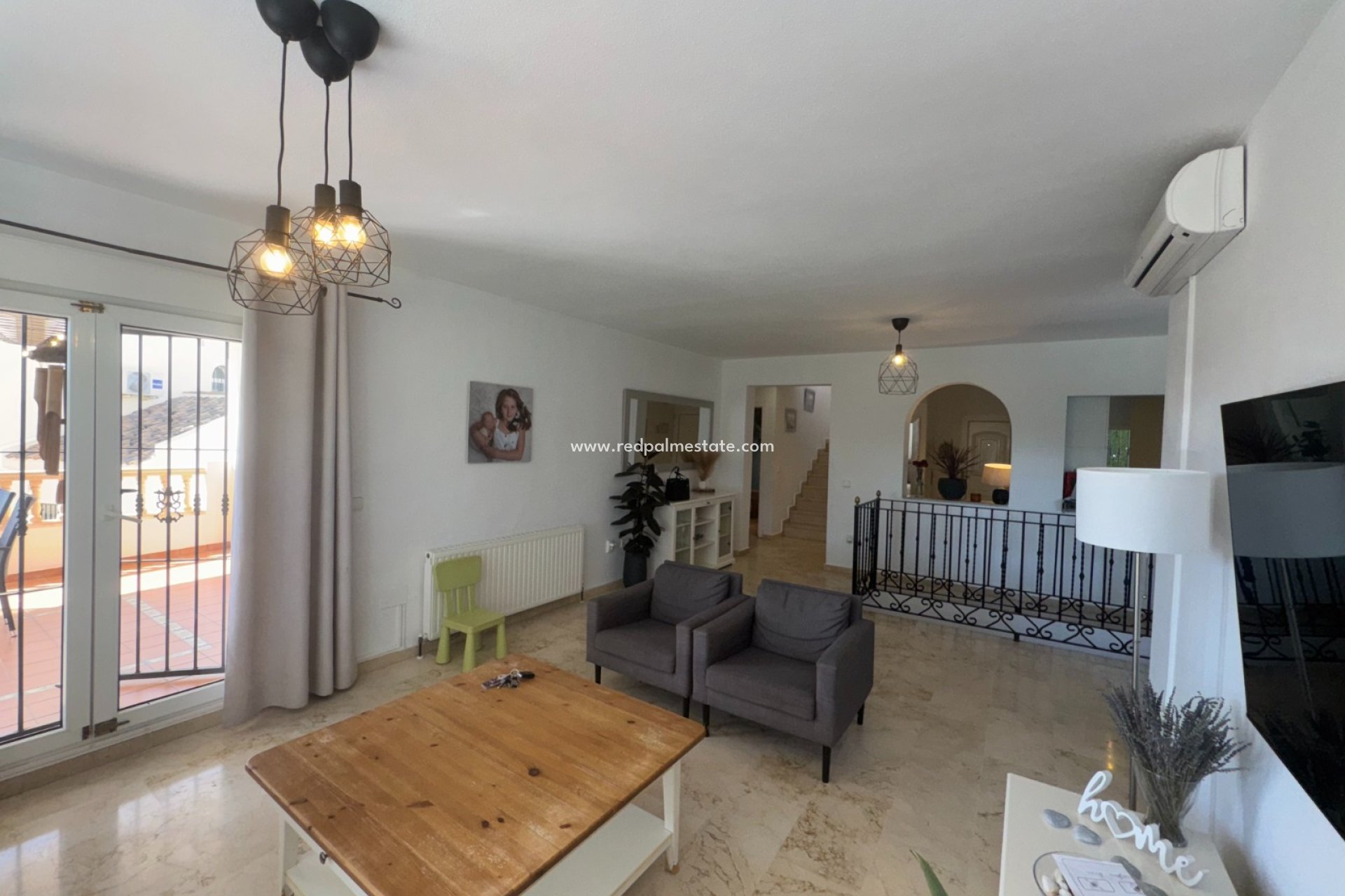 Återförsäljning - Villa -
Orihuela Costa