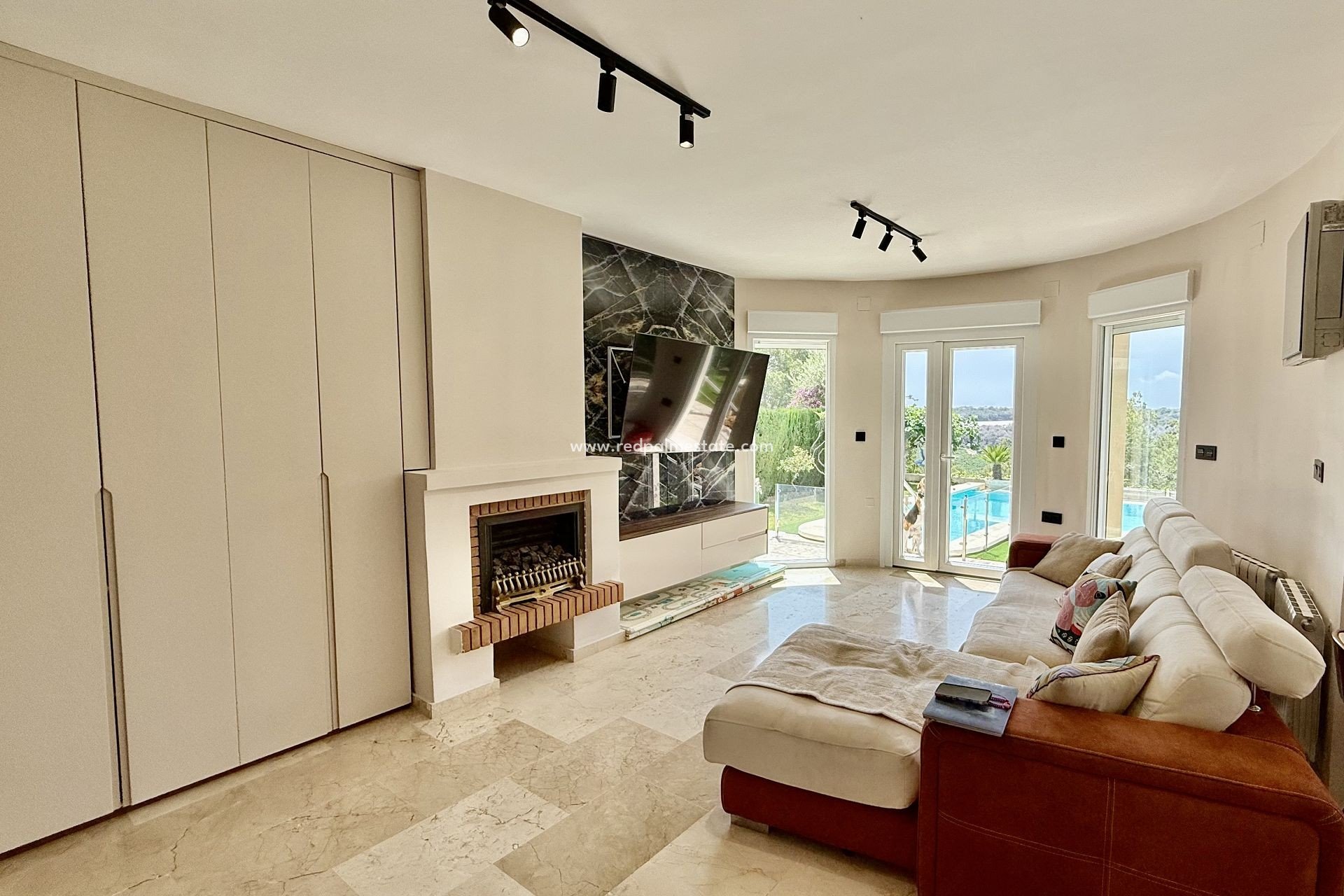 Återförsäljning - Villa -
Orihuela Costa