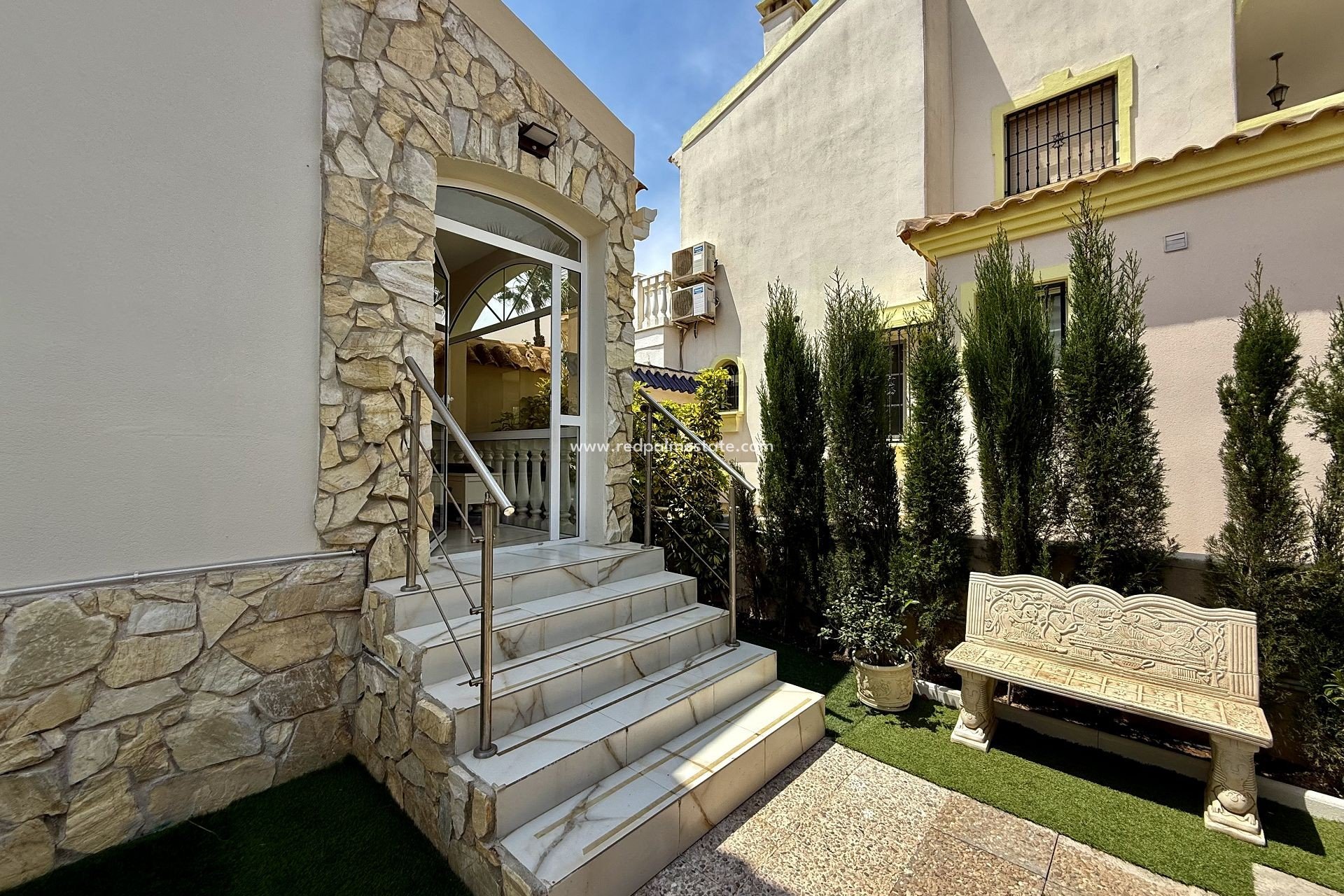 Återförsäljning - Villa -
Orihuela Costa