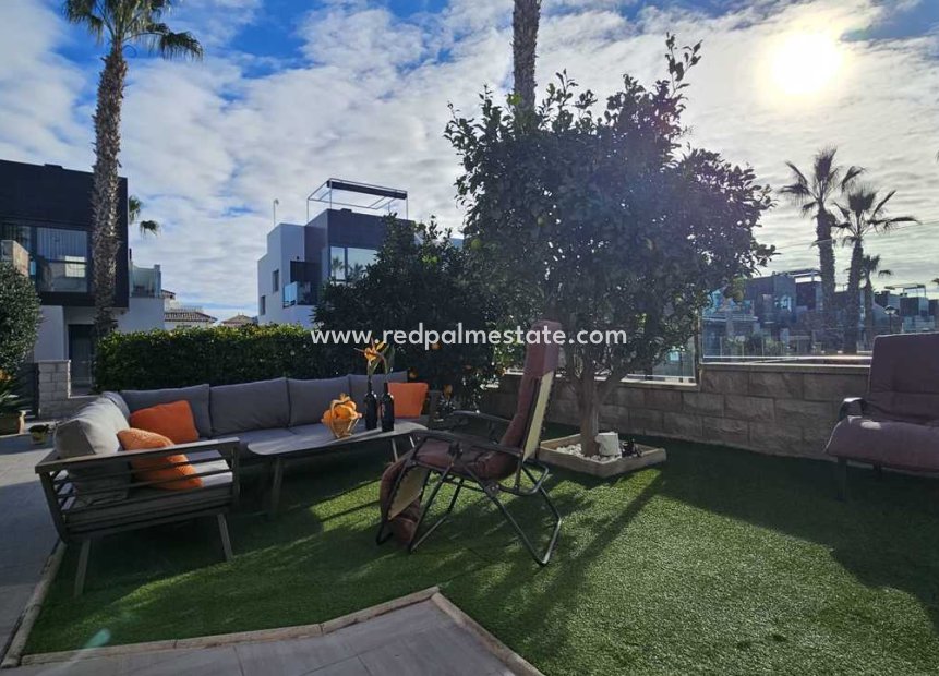 Återförsäljning - Villa -
Orihuela Costa