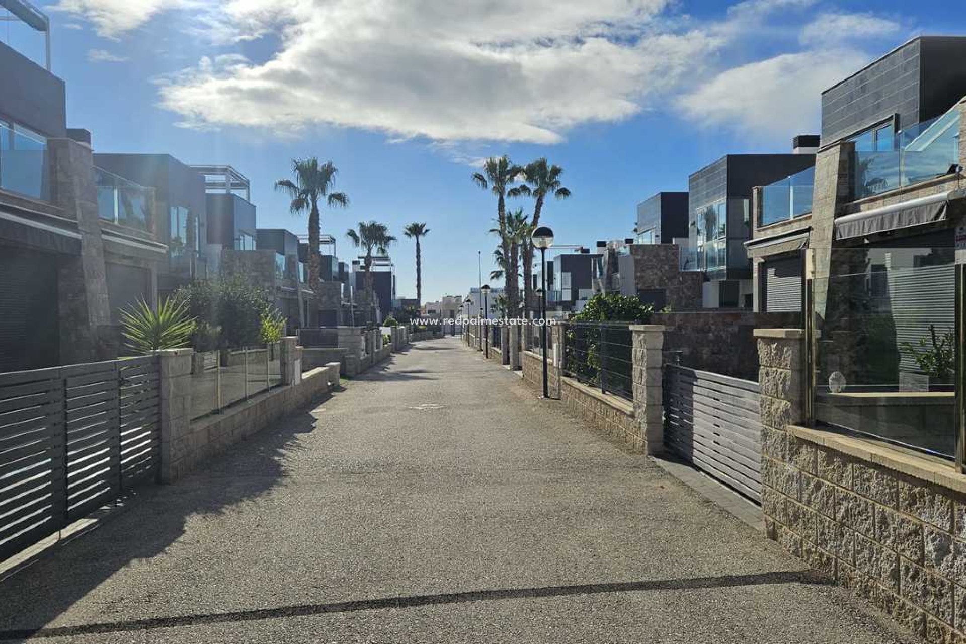 Återförsäljning - Villa -
Orihuela Costa