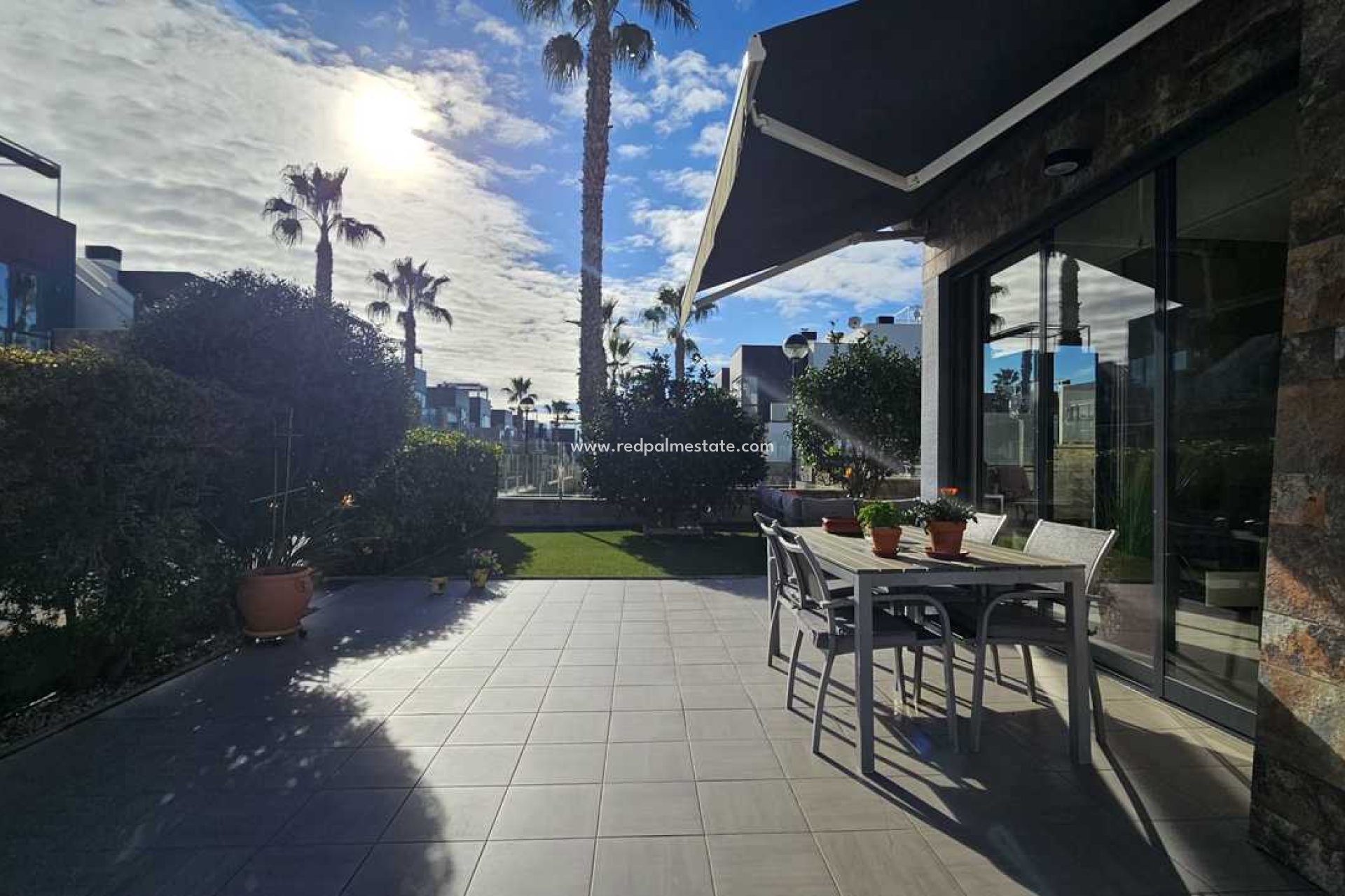 Återförsäljning - Villa -
Orihuela Costa