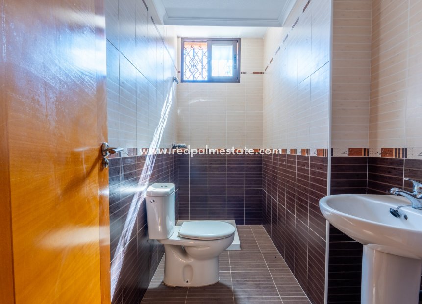 Återförsäljning - Villa -
Orihuela Costa