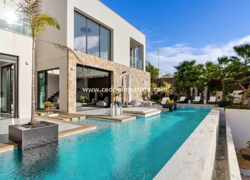 Återförsäljning - Villa -
Orihuela Costa