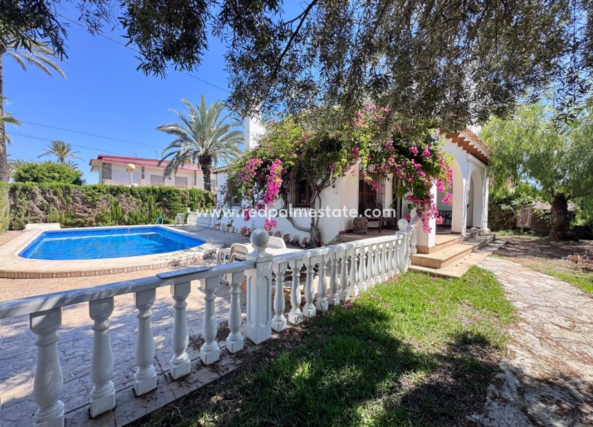 Återförsäljning - Villa -
Orihuela Costa