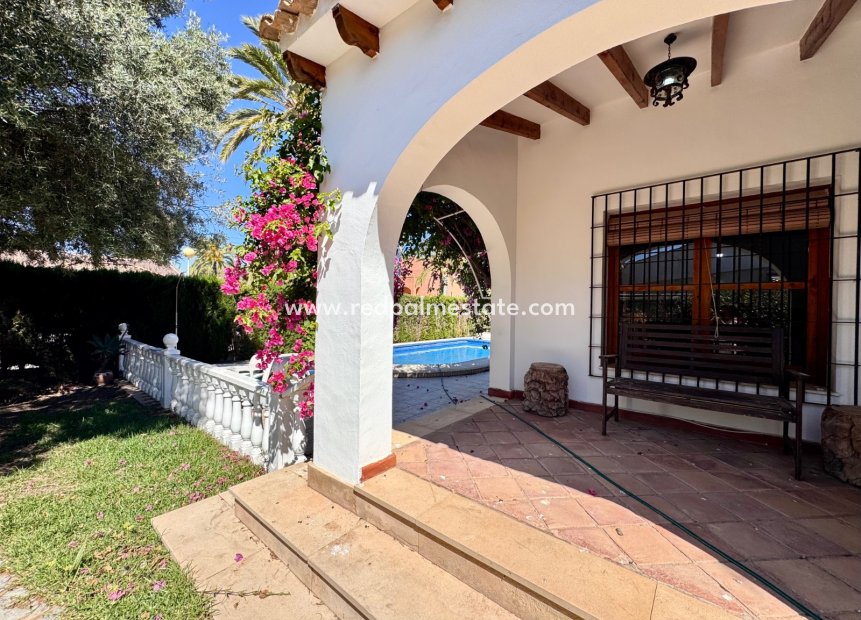 Återförsäljning - Villa -
Orihuela Costa