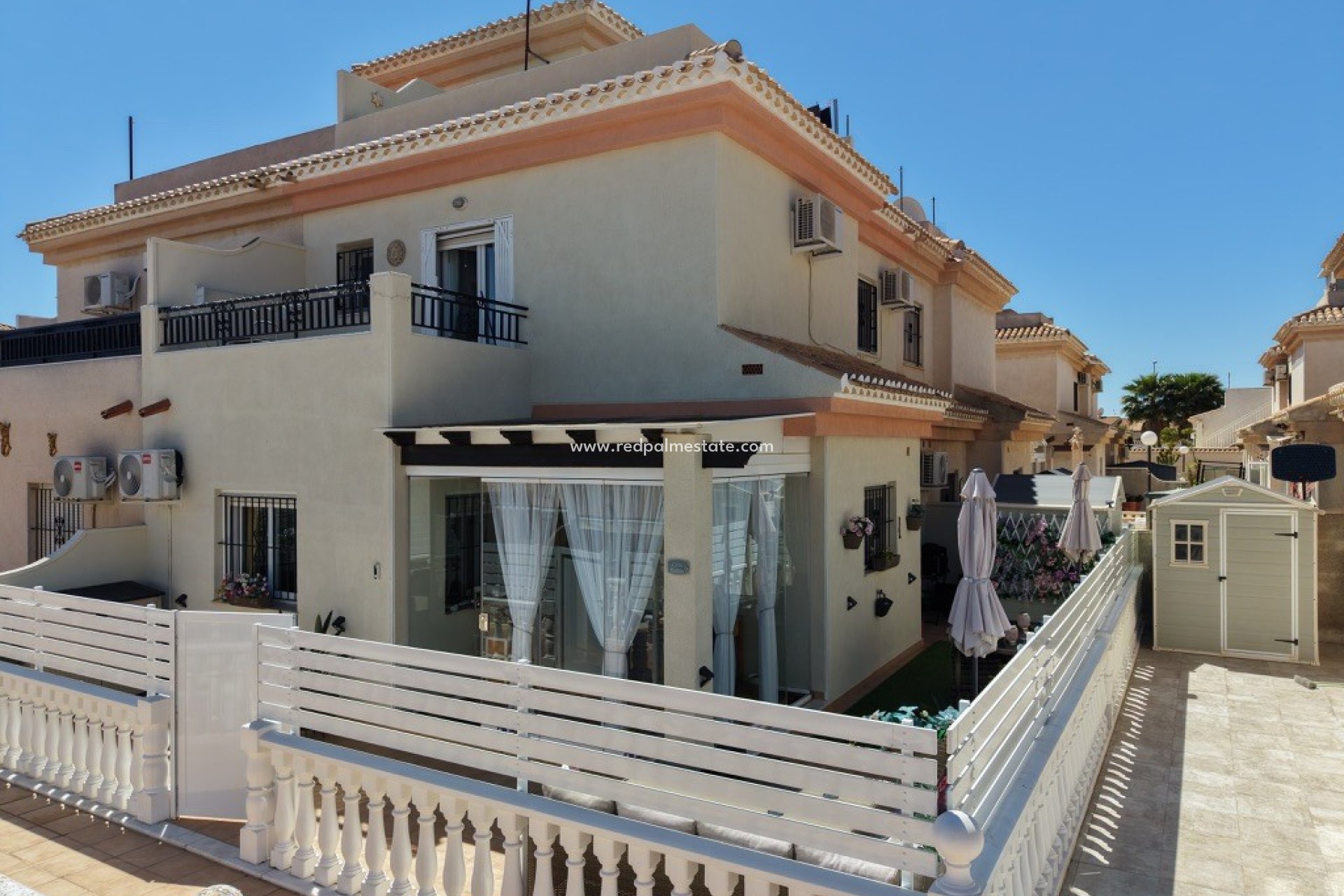 Återförsäljning - Villa -
Orihuela Costa