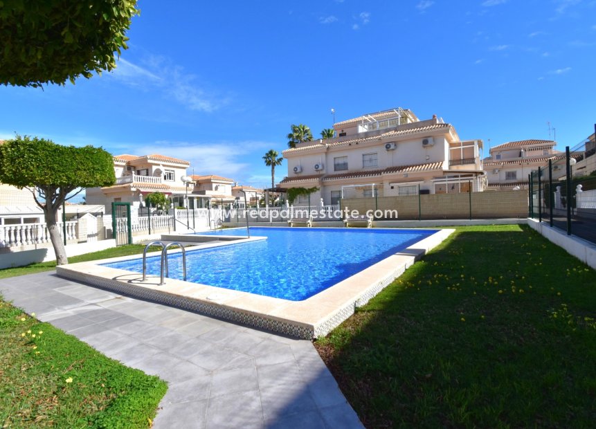 Återförsäljning - Villa -
Orihuela Costa