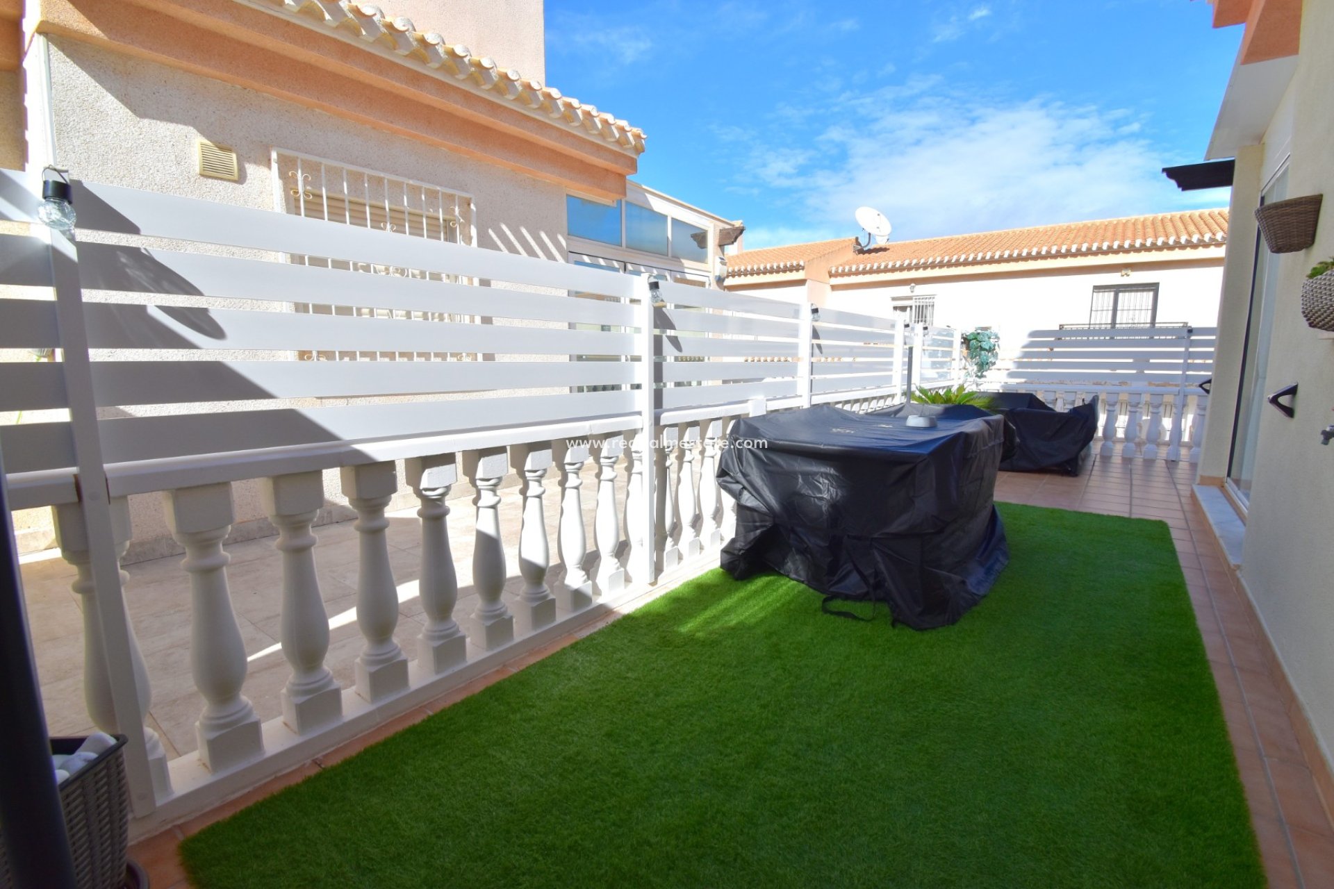 Återförsäljning - Villa -
Orihuela Costa