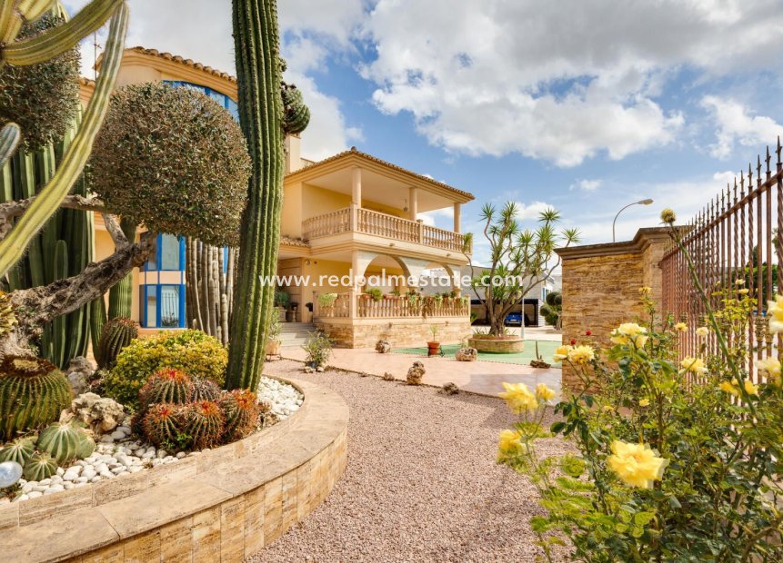 Återförsäljning - Villa -
Orihuela - Hurchillo