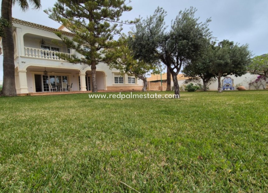 Återförsäljning - Villa -
Orihuela - Inland