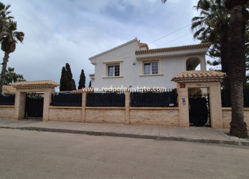 Återförsäljning - Villa -
Orihuela - Inland