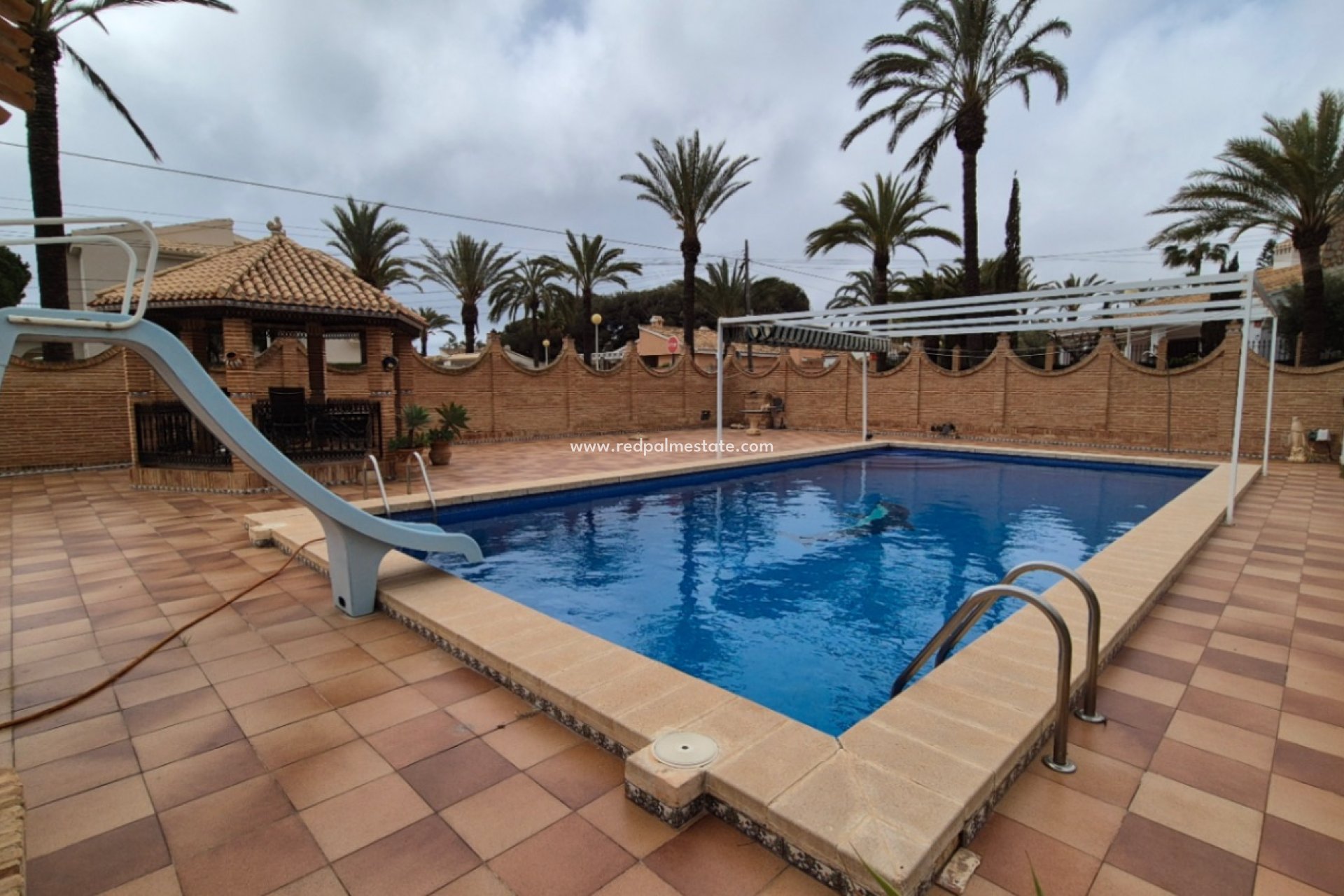Återförsäljning - Villa -
Orihuela - Inland