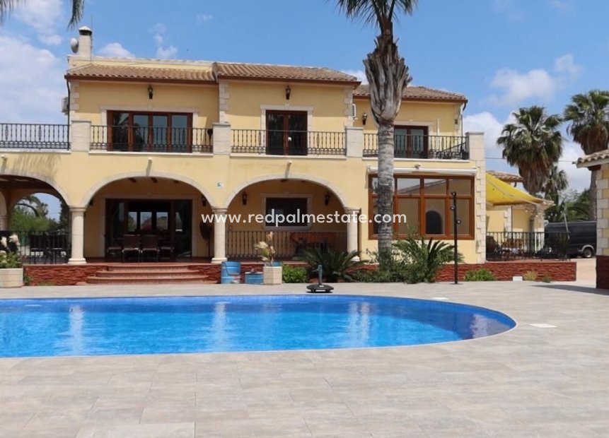 Återförsäljning - Villa -
Orihuela - Inland