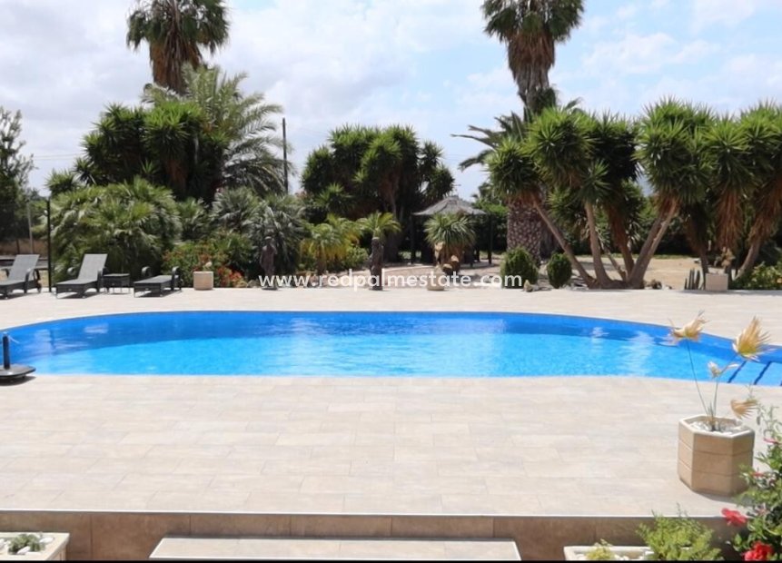 Återförsäljning - Villa -
Orihuela - Inland