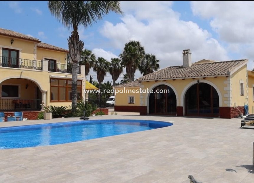 Återförsäljning - Villa -
Orihuela - Inland
