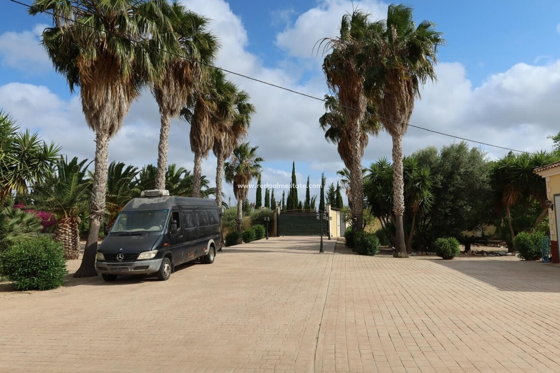 Återförsäljning - Villa -
Orihuela - Inland