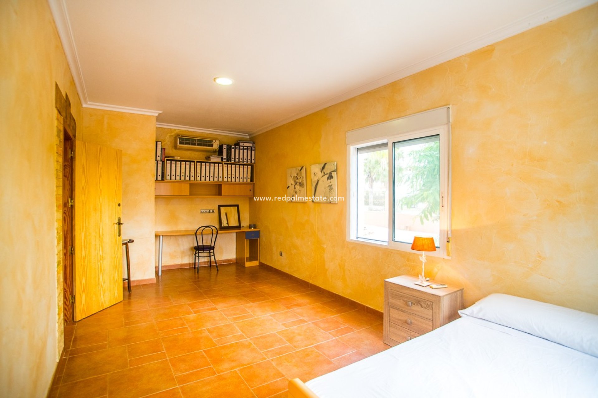 Återförsäljning - Villa -
Orihuela - Inland