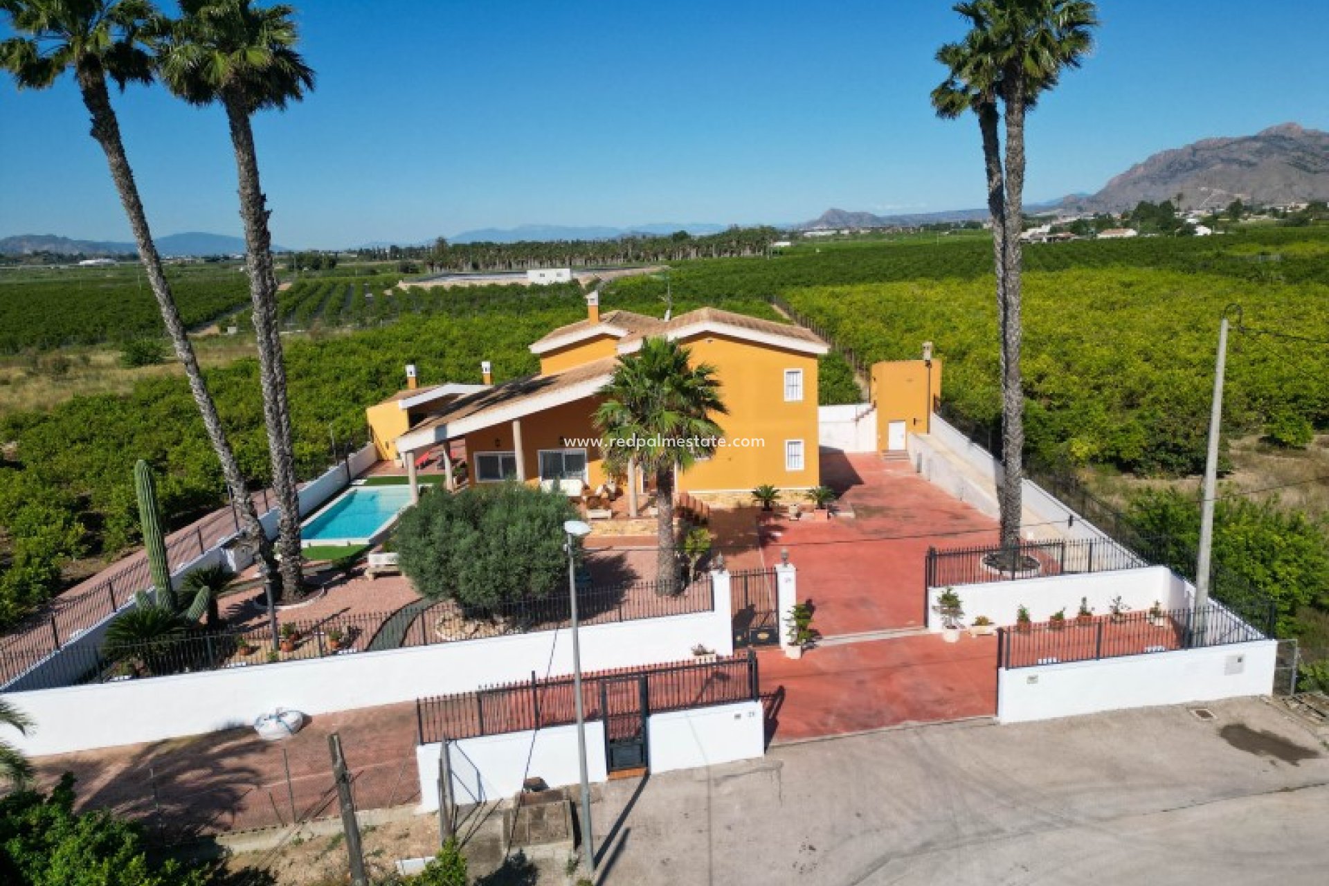Återförsäljning - Villa -
Orihuela - Inland