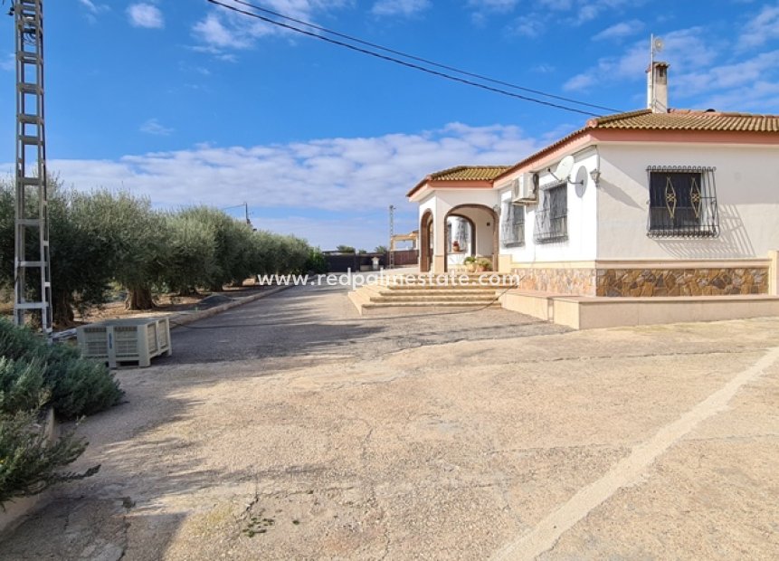 Återförsäljning - Villa -
Orihuela - Inland
