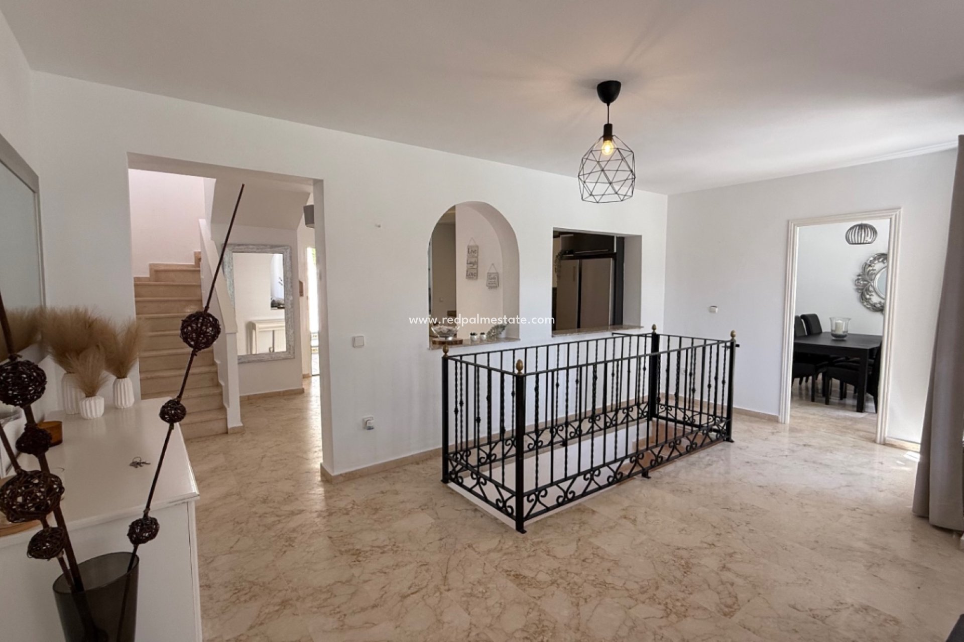 Återförsäljning - Villa -
Orihuela - Inland