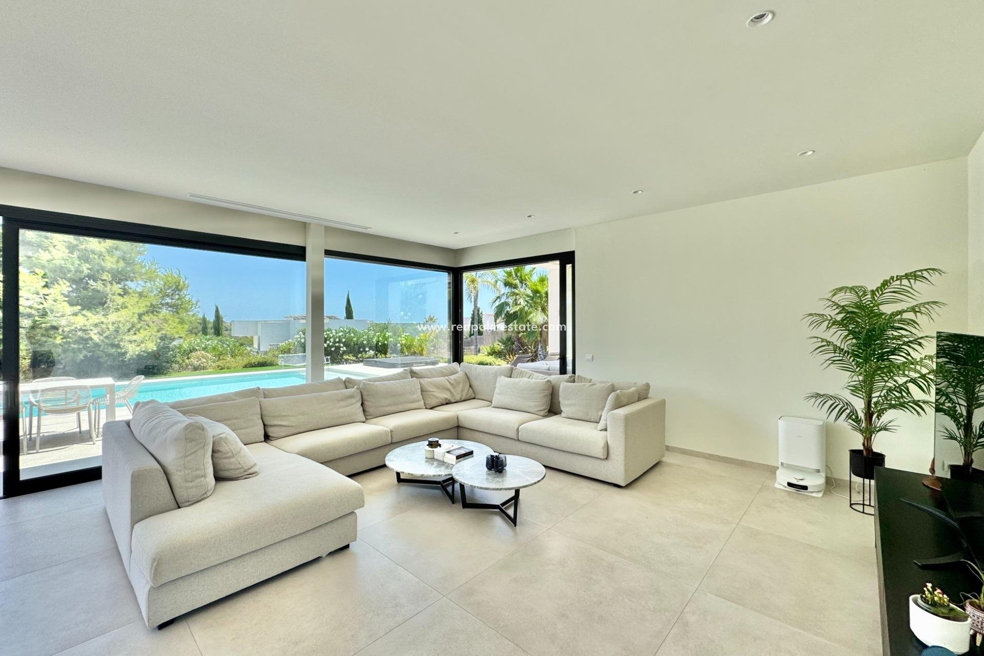 Återförsäljning - Villa -
Orihuela - Las Colinas Golf