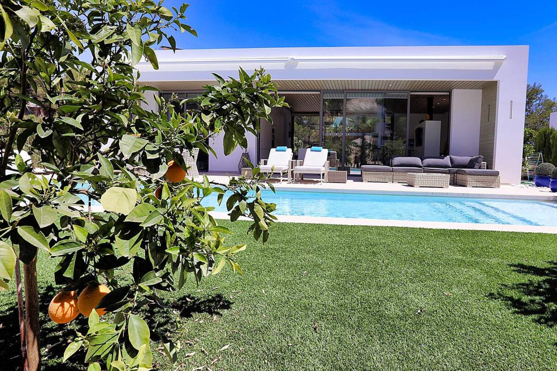 Återförsäljning - Villa -
Orihuela - Las Colinas Golf
