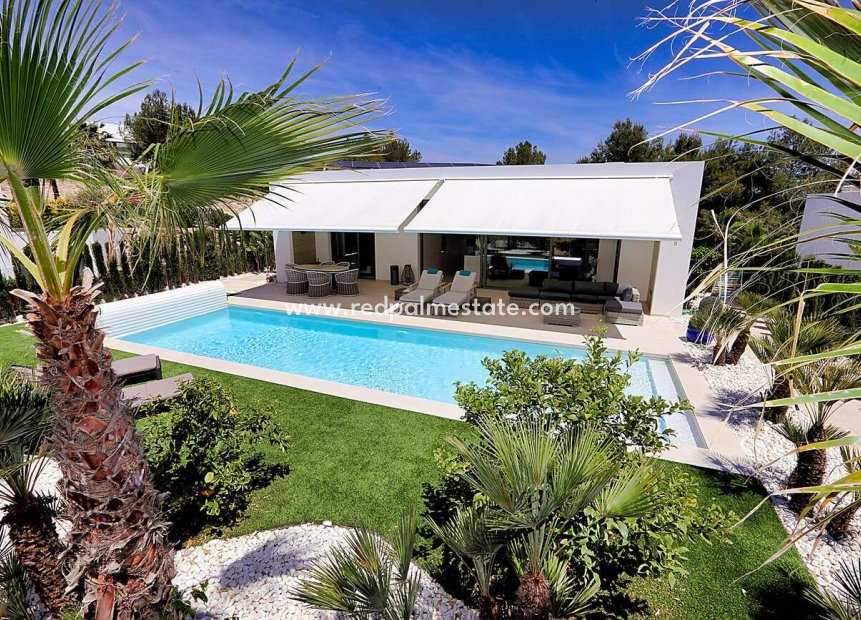Återförsäljning - Villa -
Orihuela - Las Colinas Golf