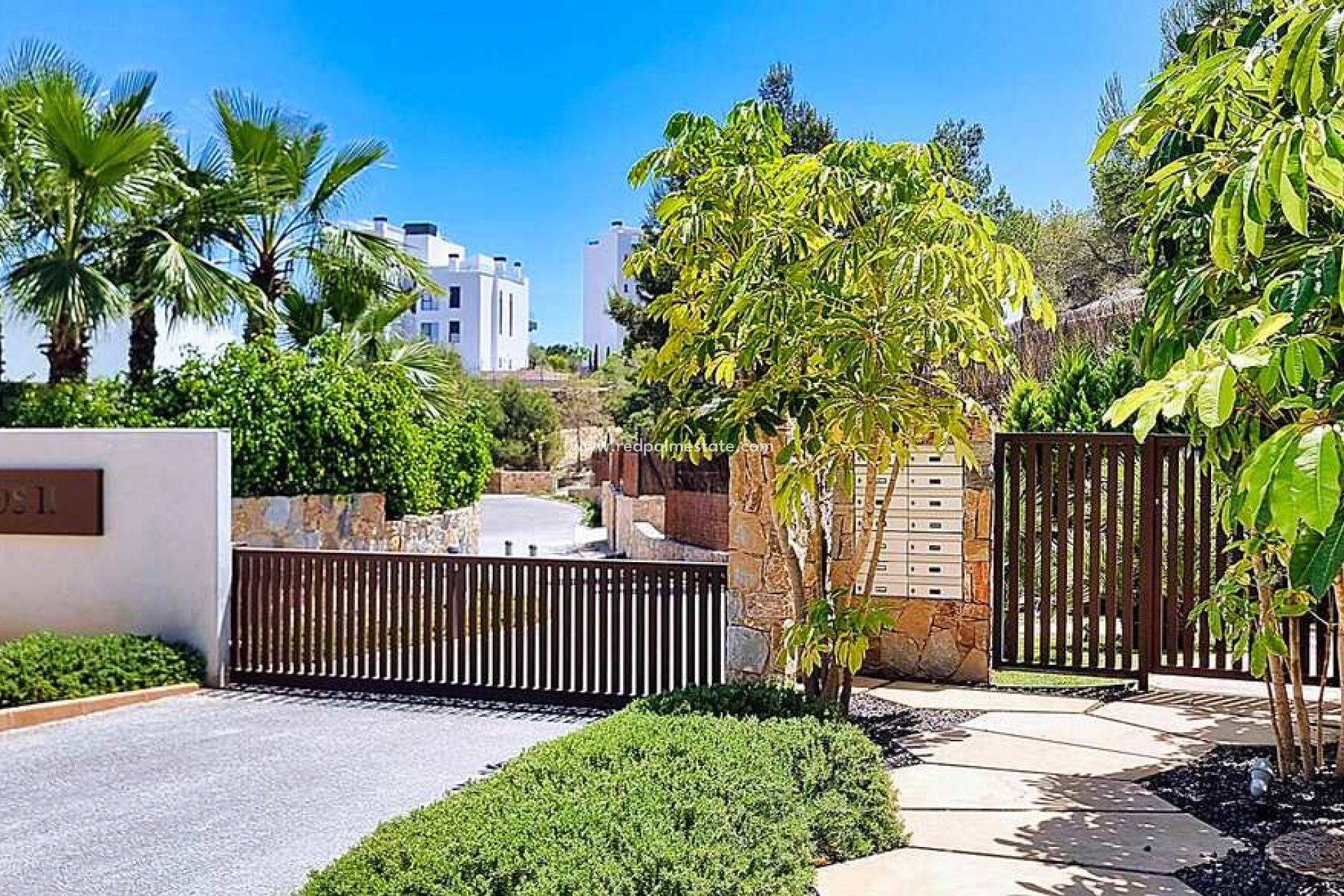 Återförsäljning - Villa -
Orihuela - Las Colinas Golf