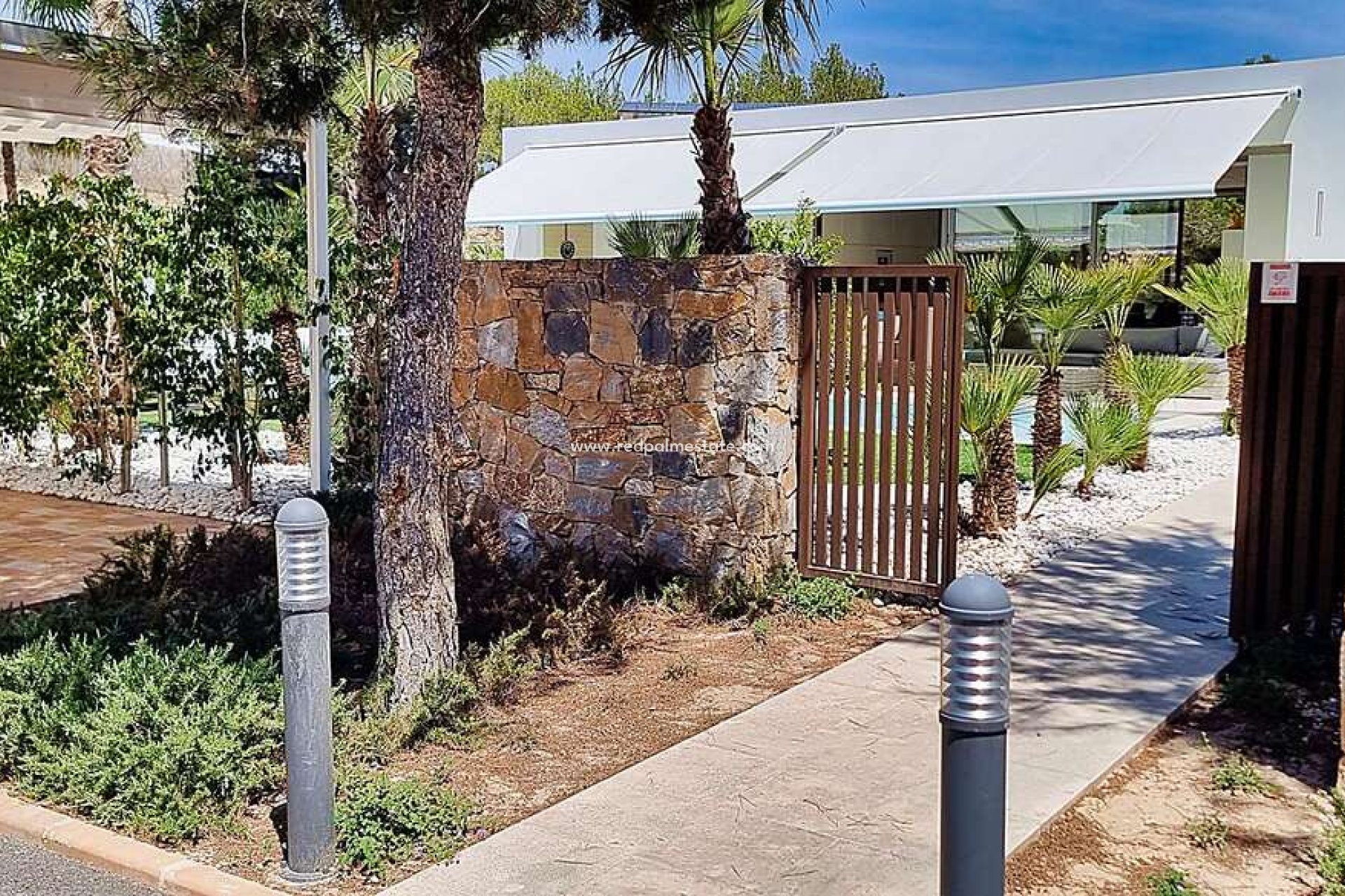 Återförsäljning - Villa -
Orihuela - Las Colinas Golf