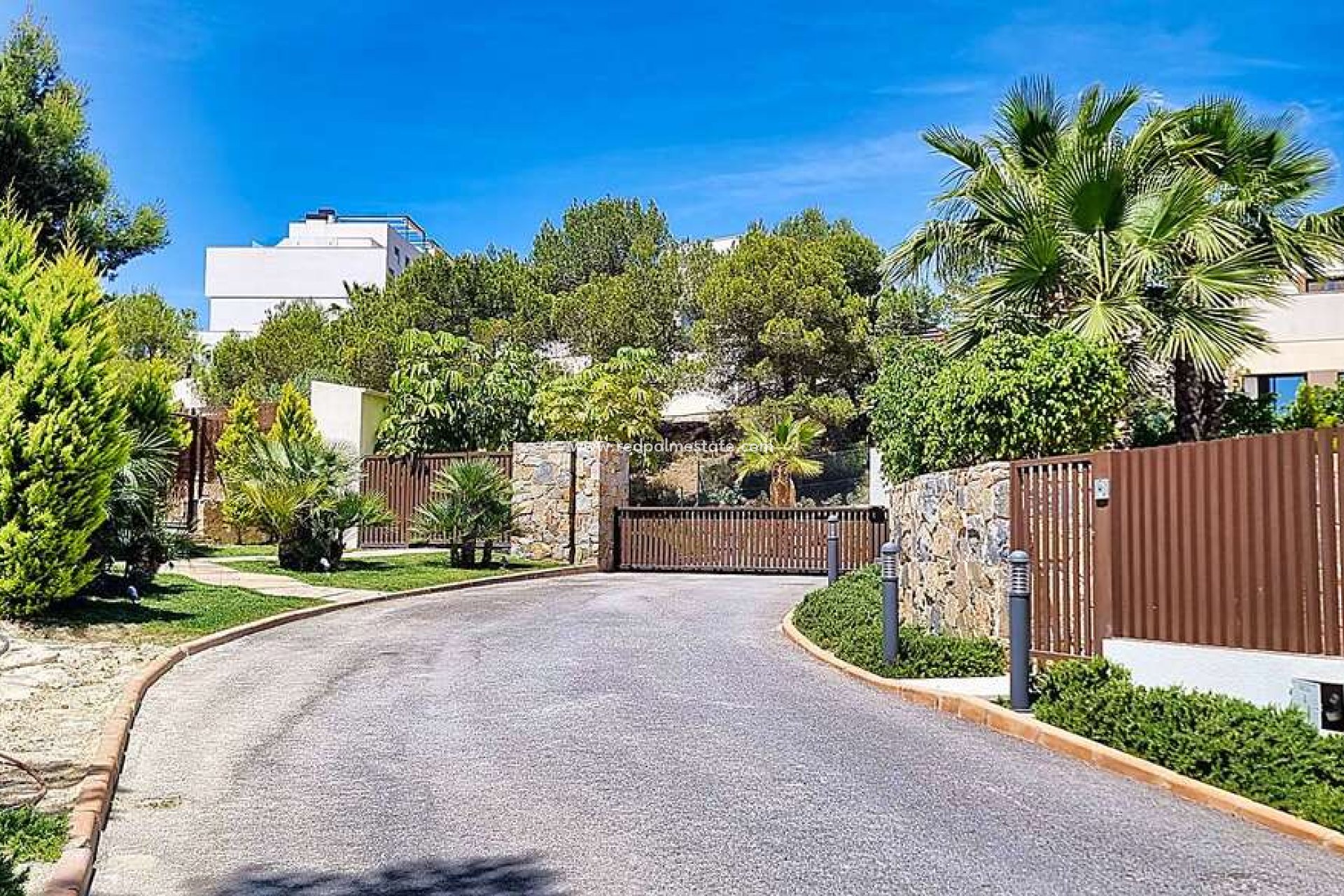 Återförsäljning - Villa -
Orihuela - Las Colinas Golf