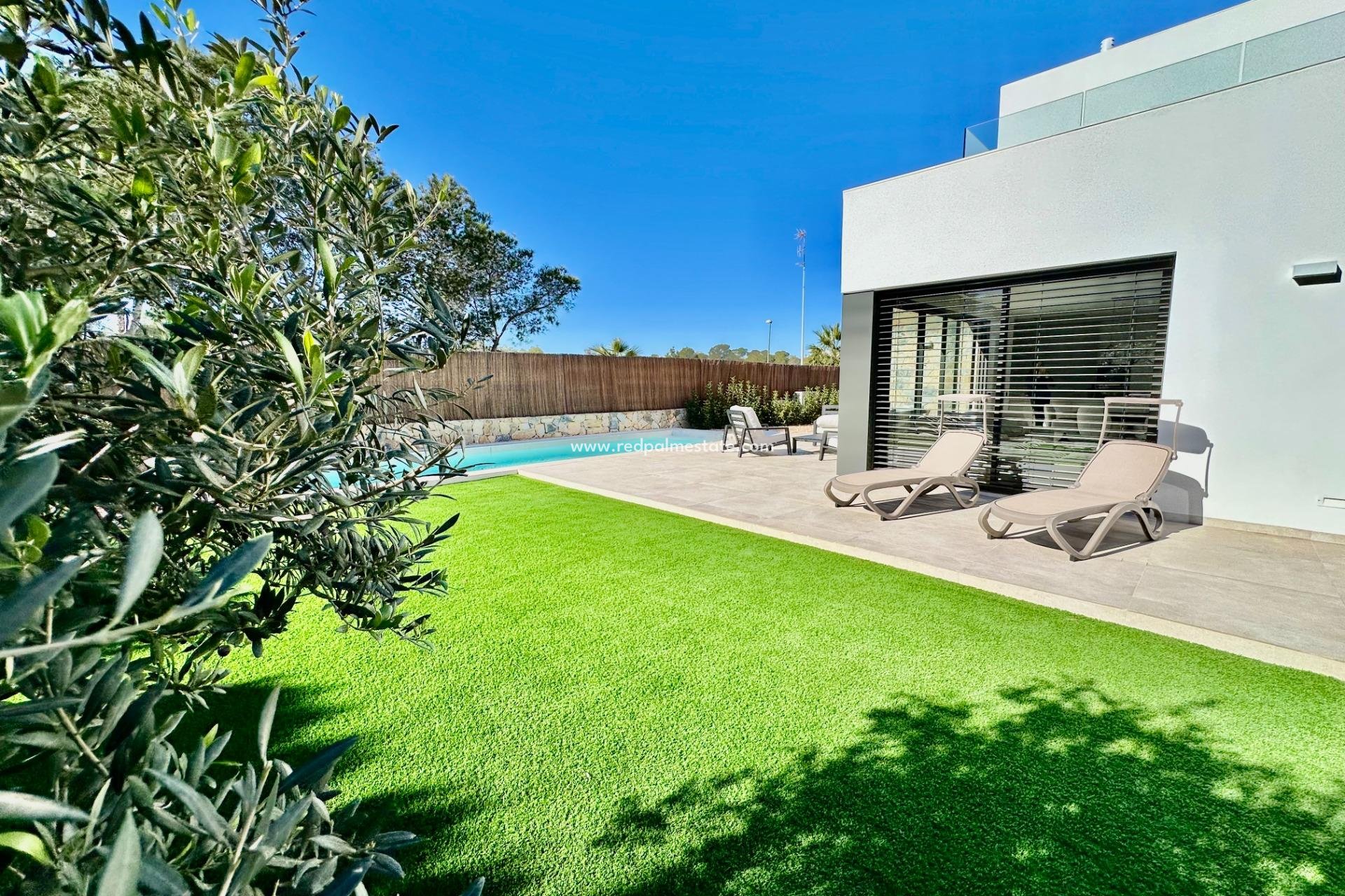 Återförsäljning - Villa -
Orihuela - Las Colinas Golf