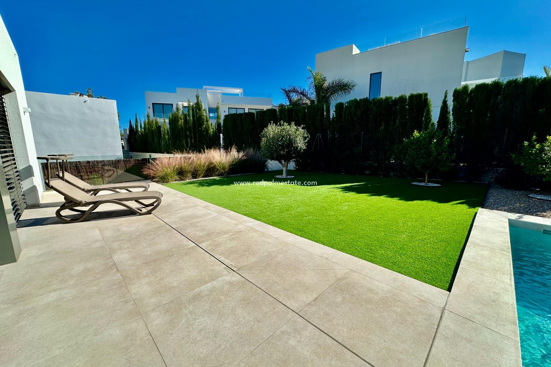Återförsäljning - Villa -
Orihuela - Las Colinas Golf