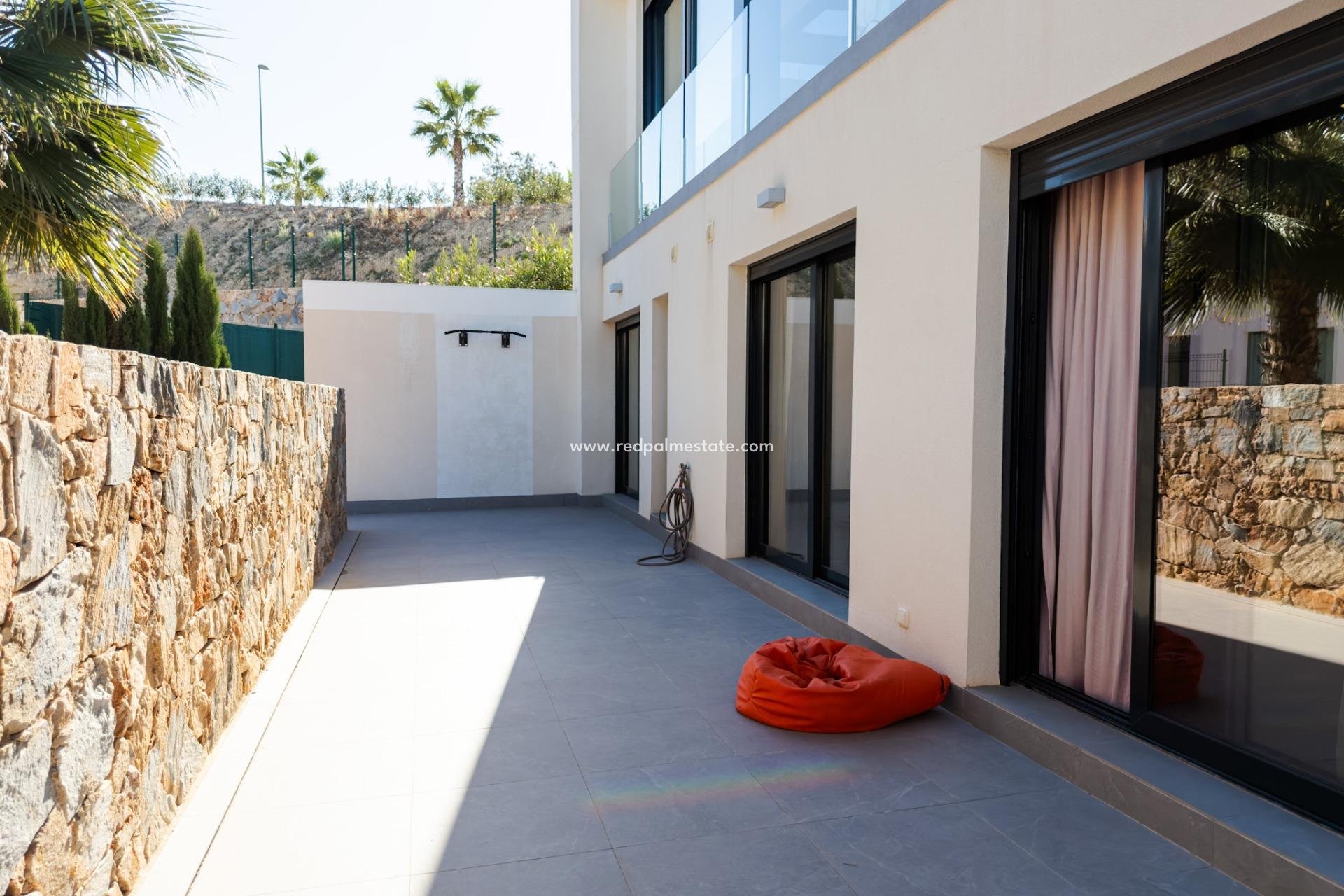 Återförsäljning - Villa -
Orihuela - Las Colinas Golf