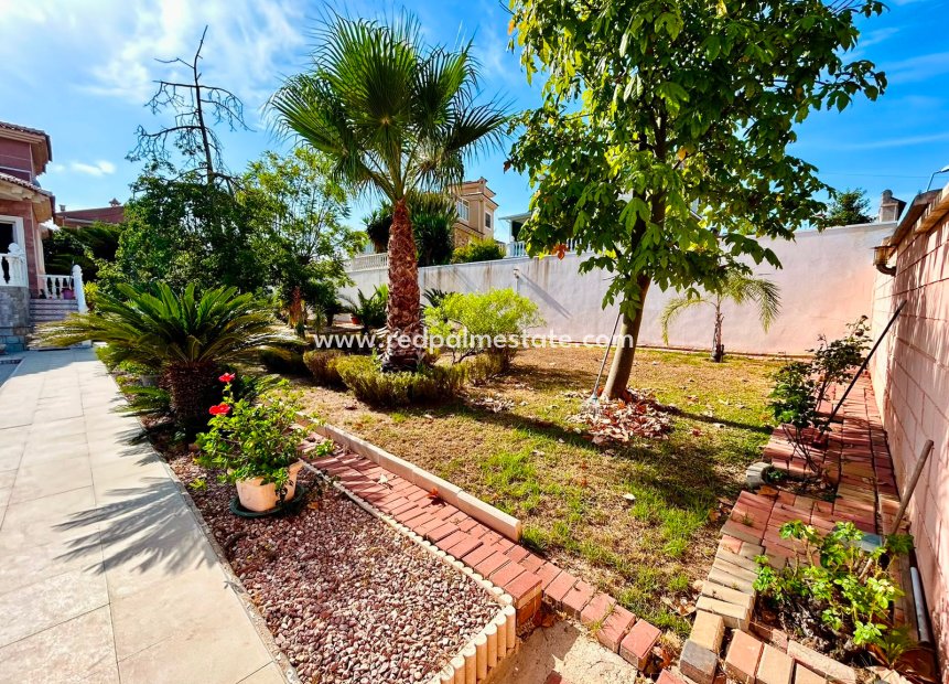 Återförsäljning - Villa -
Orihuela - Los balcones