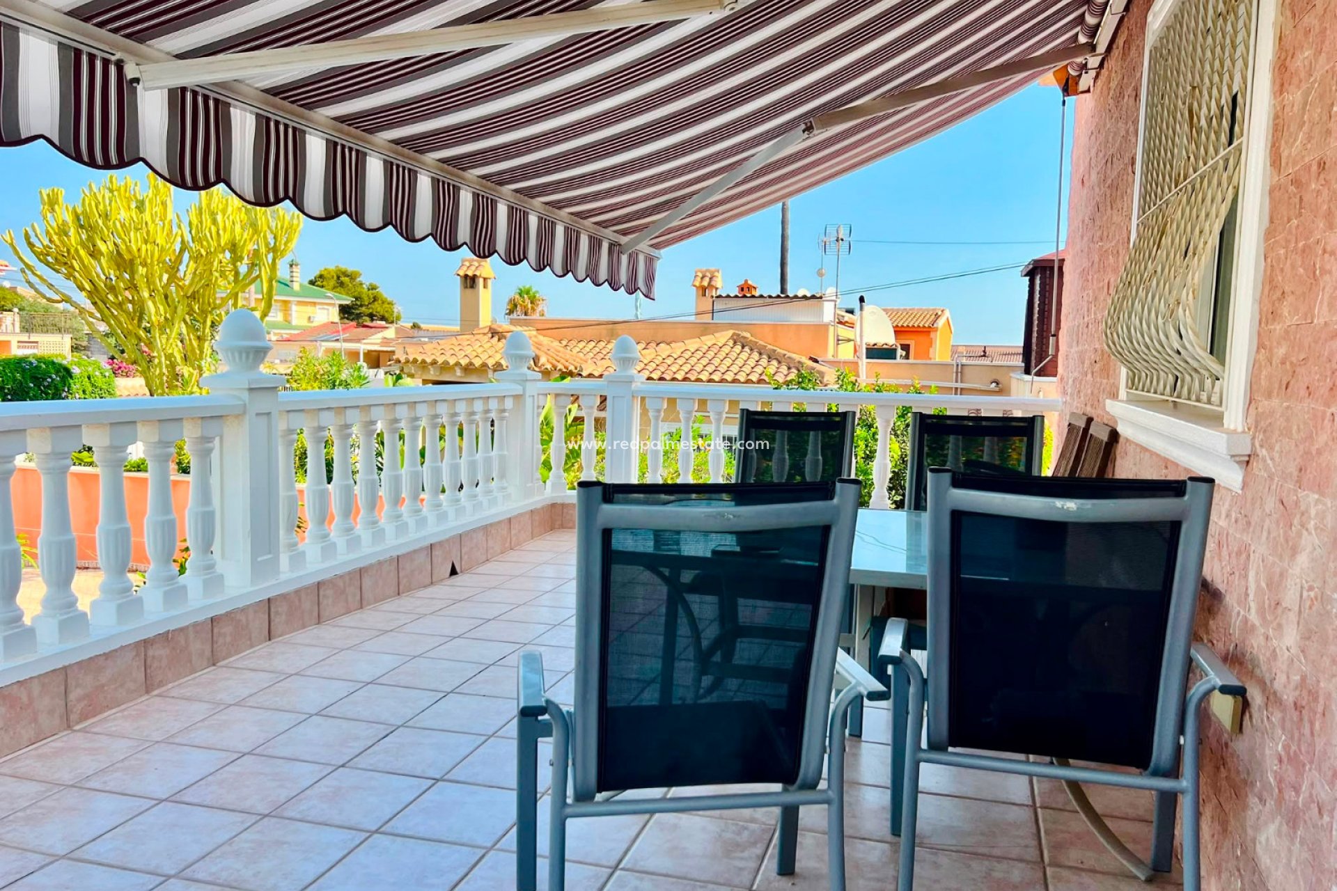 Återförsäljning - Villa -
Orihuela - Los balcones