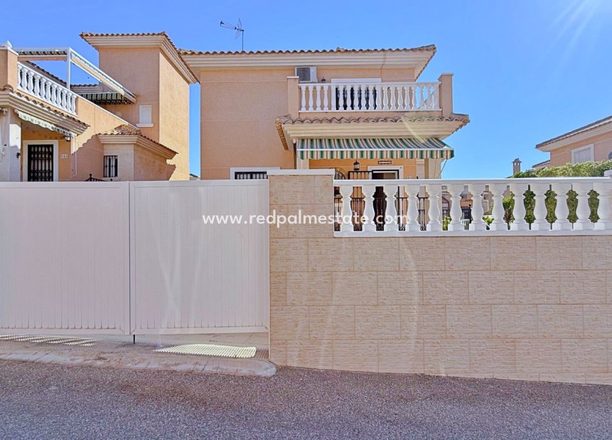 Återförsäljning - Villa -
Orihuela - Orihuela Costa